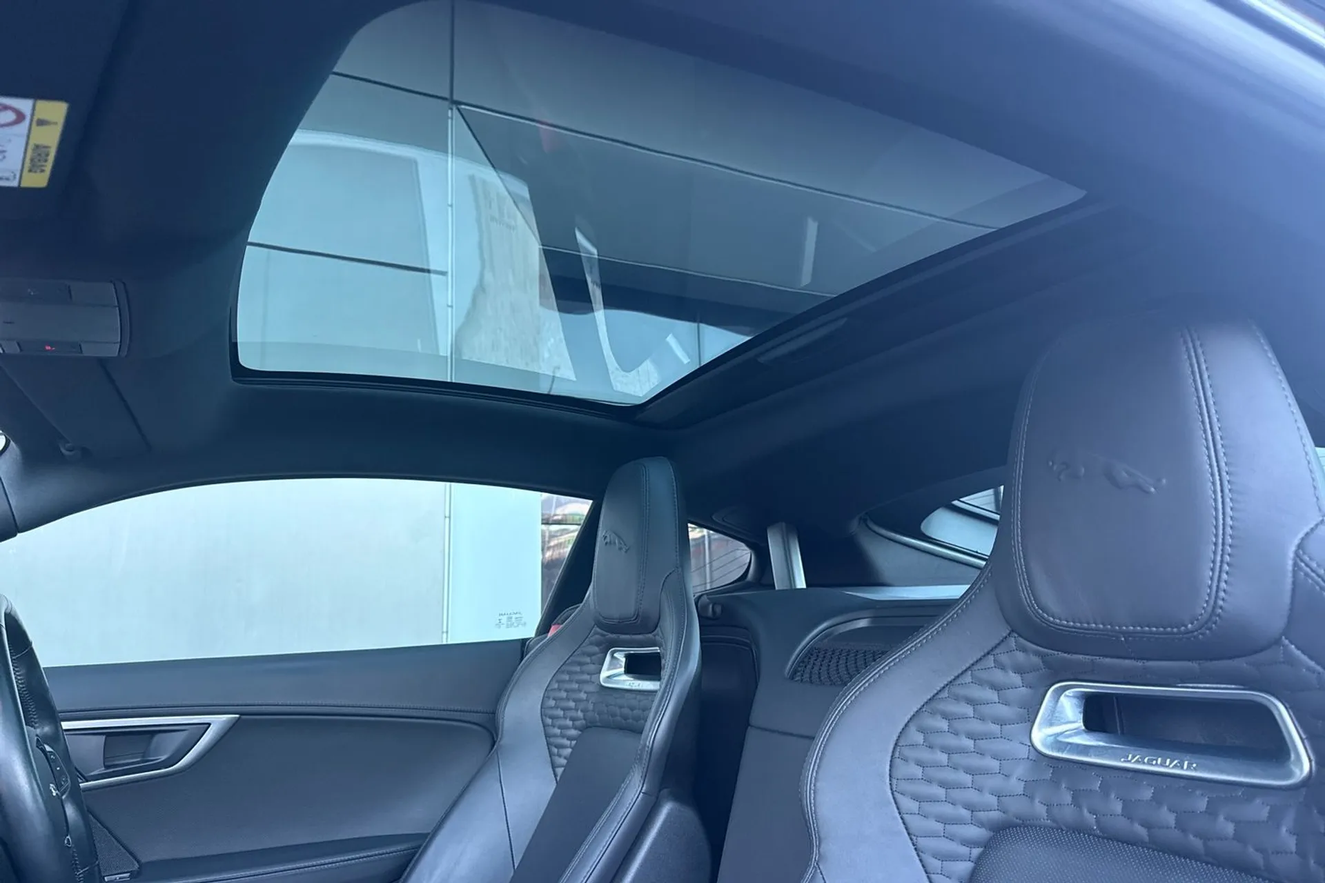 Jaguar F-TYPE thumbnail image number 51