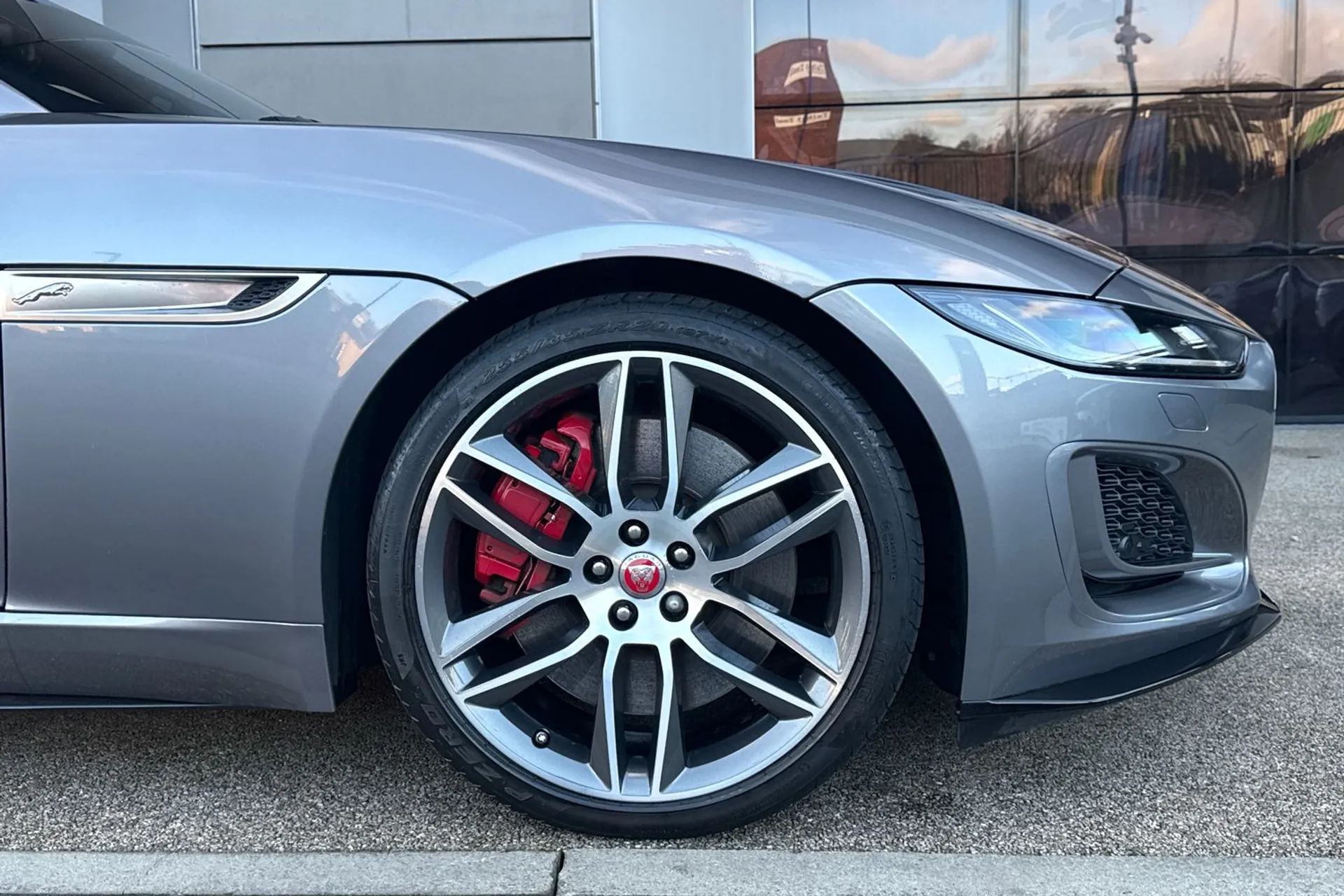 Jaguar F-TYPE thumbnail image number 23