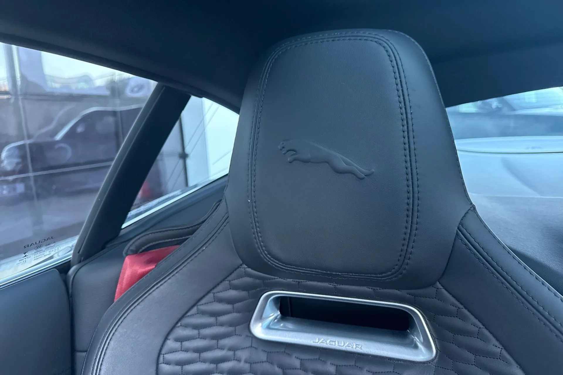 Jaguar F-TYPE thumbnail image number 9