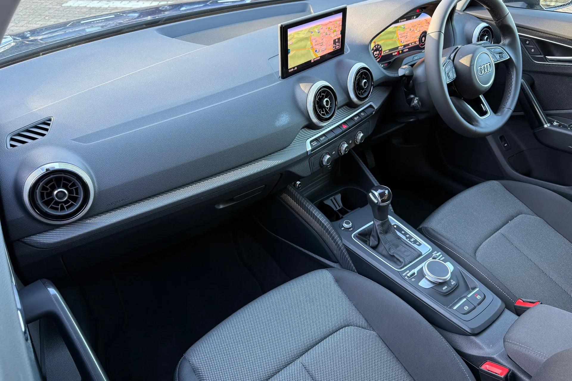 Audi Q2 thumbnail image number 17