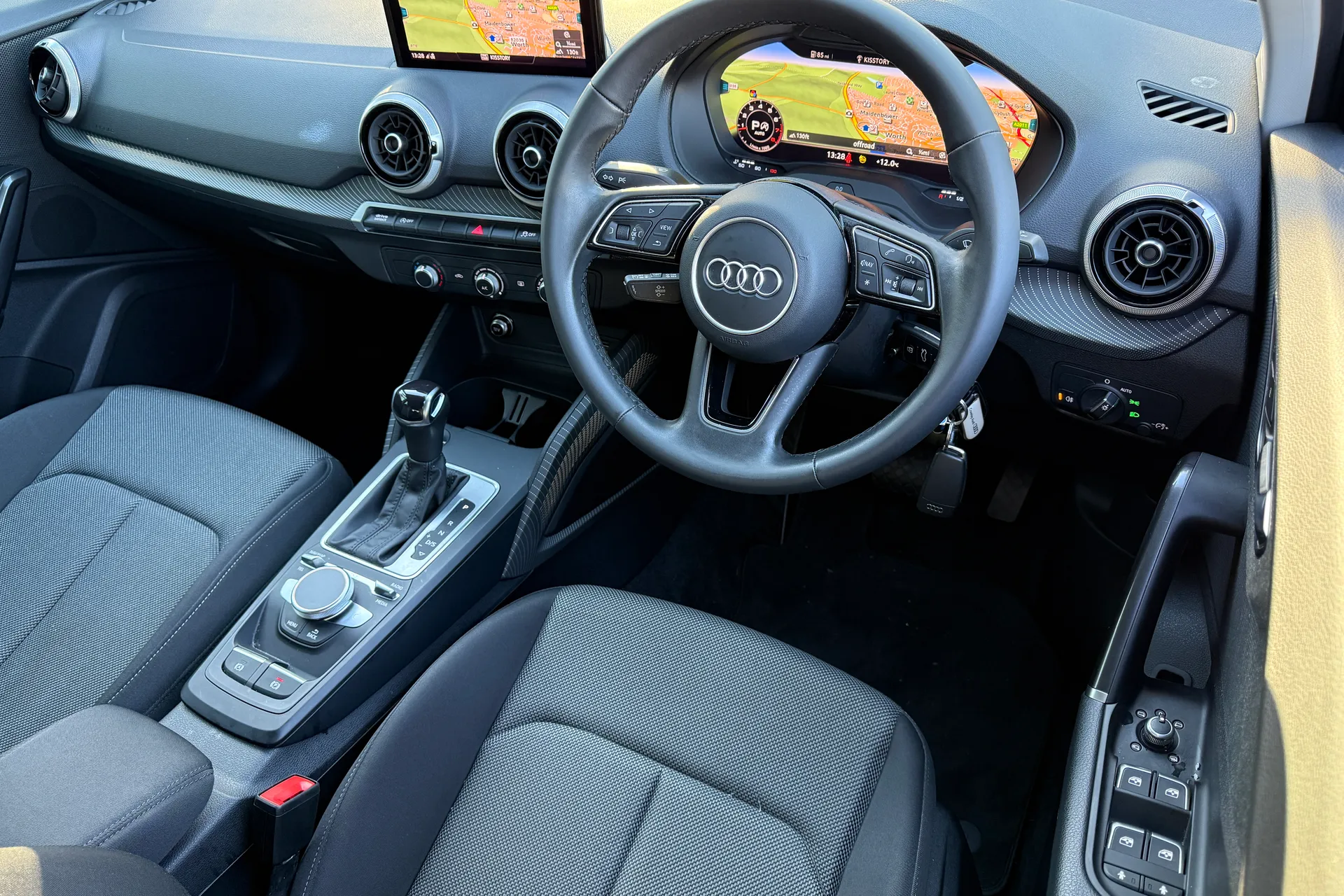 Audi Q2 thumbnail image number 13