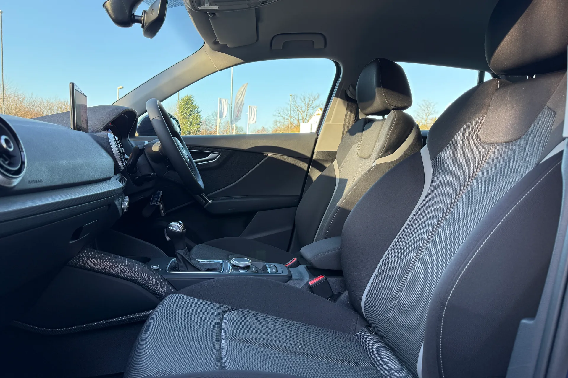 Audi Q2 thumbnail image number 18