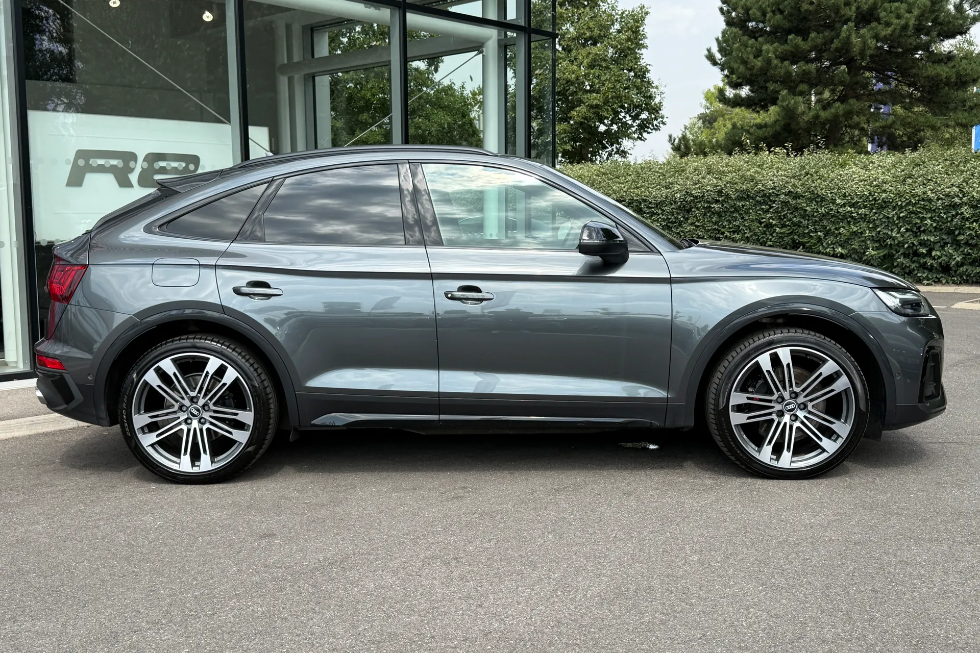 Audi Q5 thumbnail image number 2