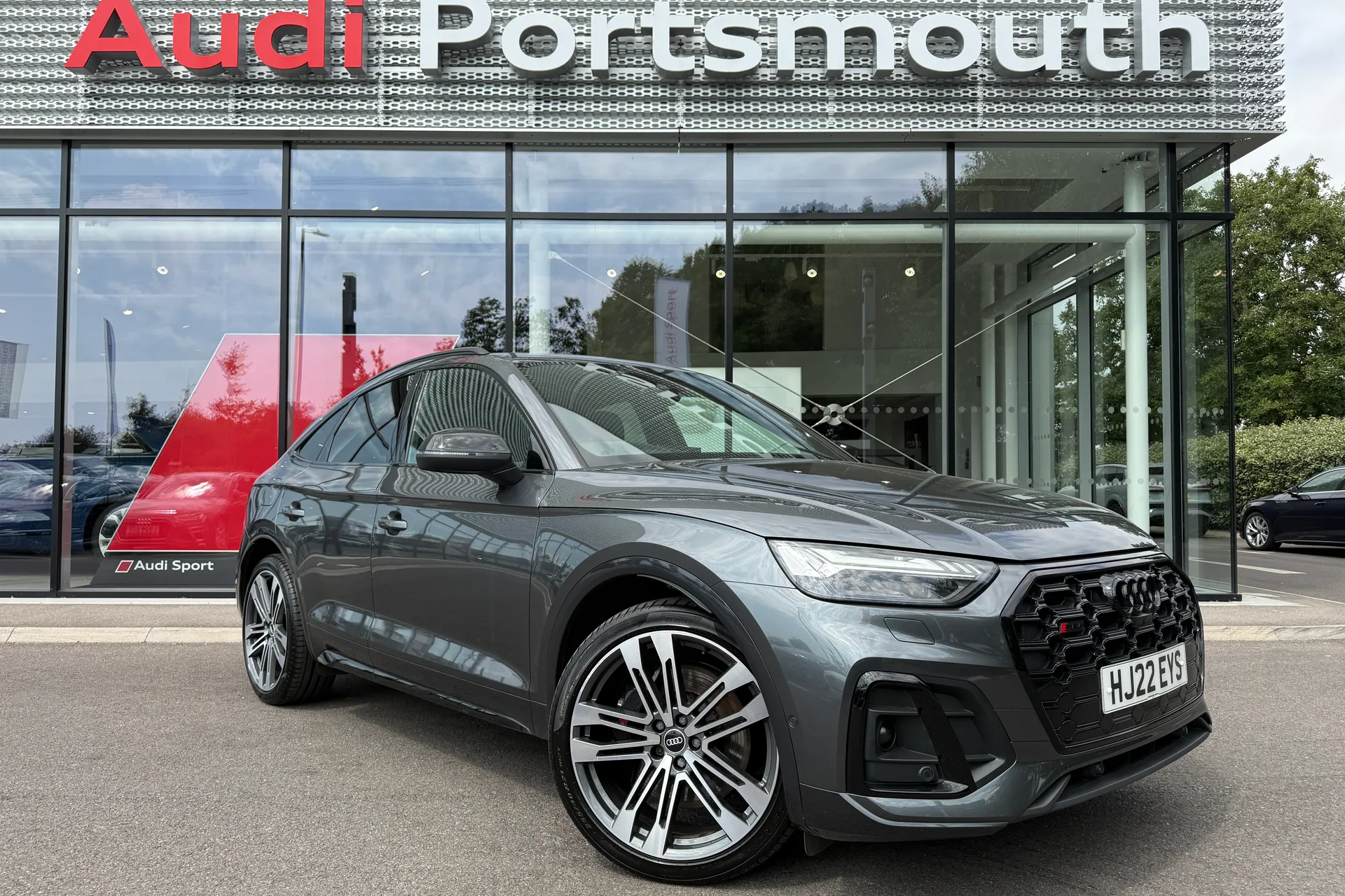Audi Q5 focused image