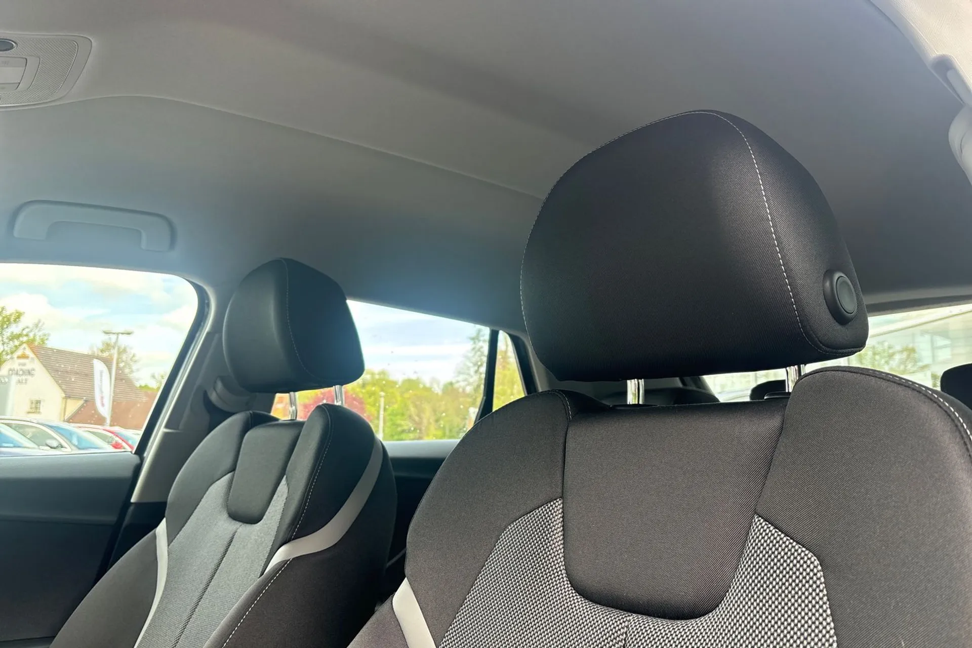 Audi Q2 thumbnail image number 28