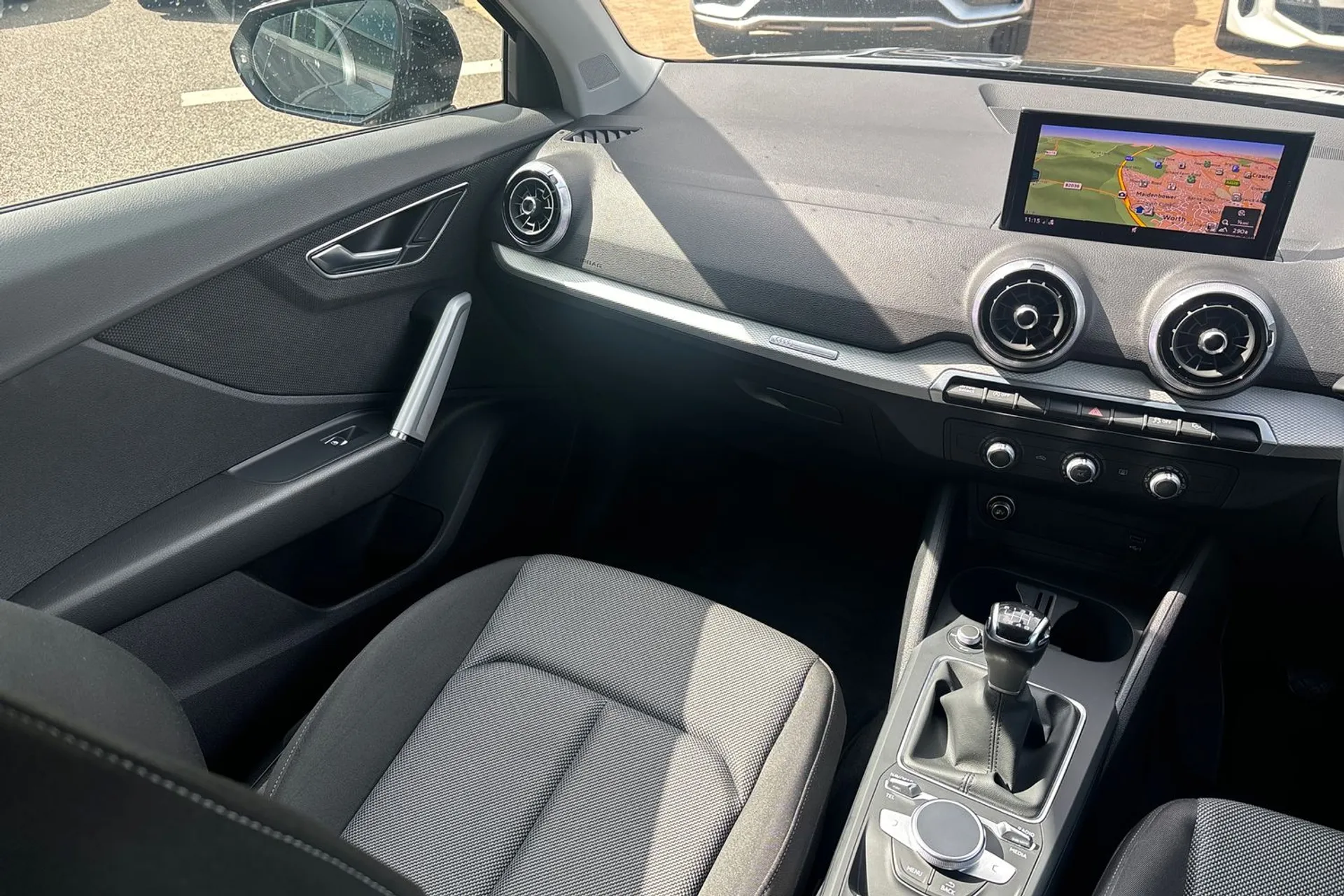 Audi Q2 thumbnail image number 32