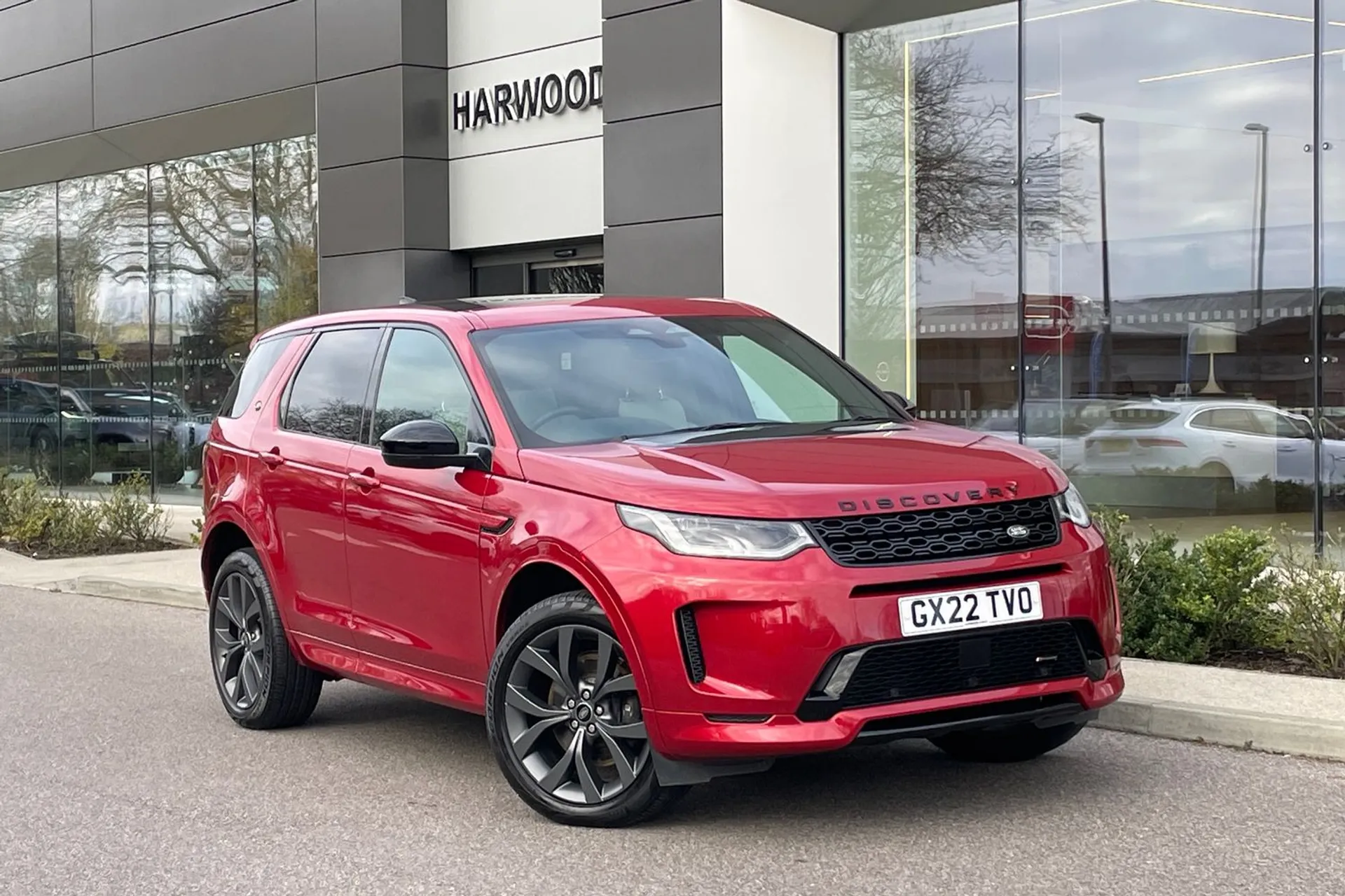 LAND ROVER DISCOVERY SPORT focused image