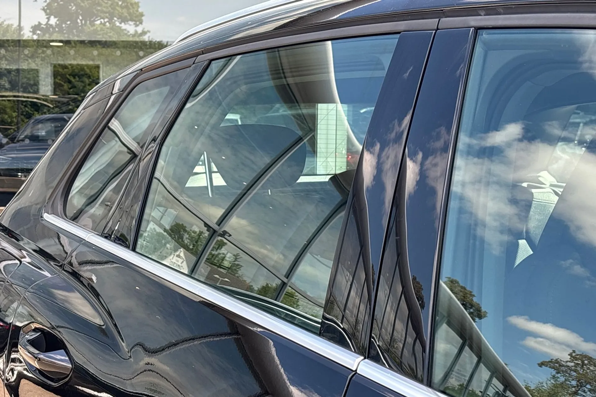 Audi Q4 thumbnail image number 14