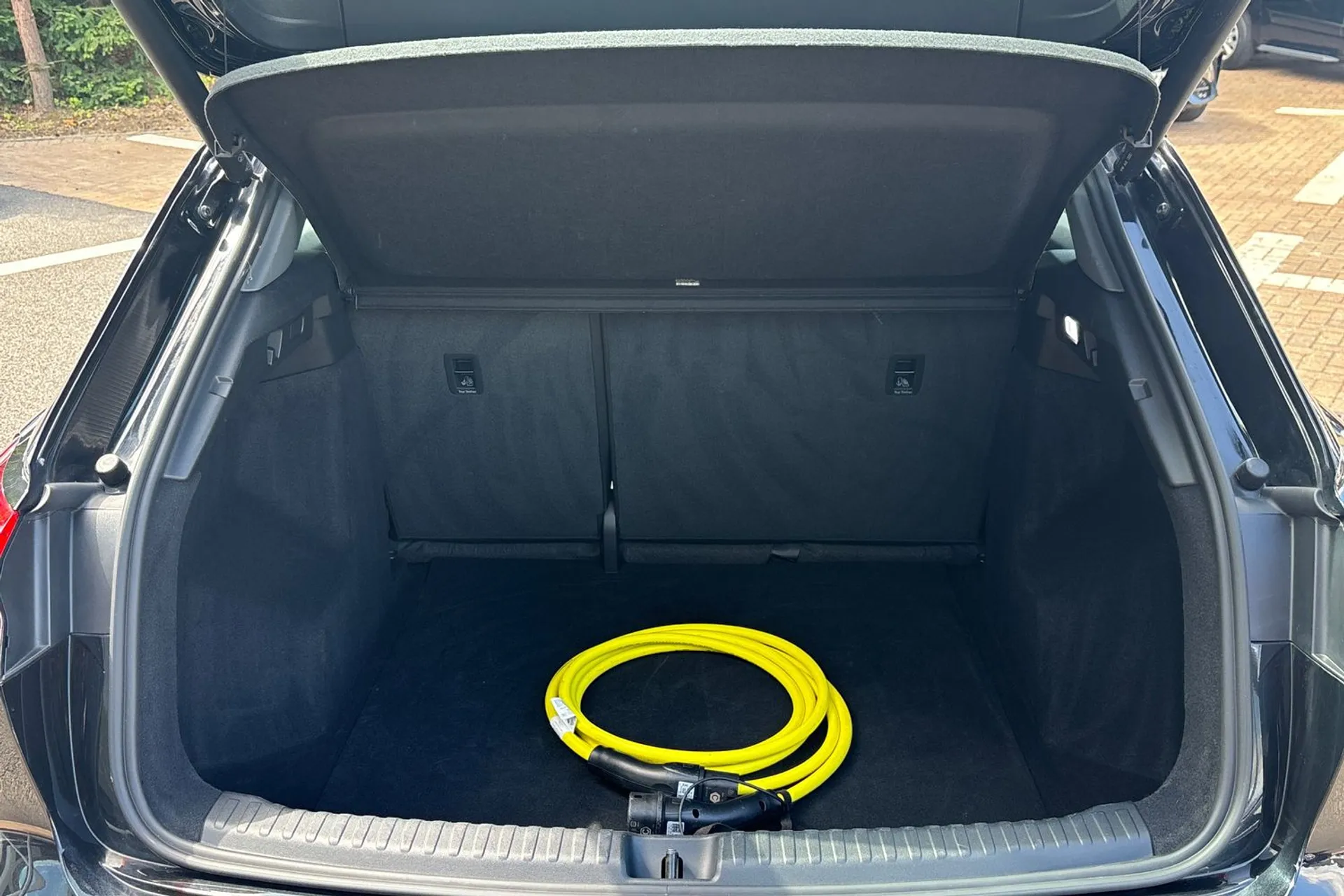 Audi Q4 thumbnail image number 19