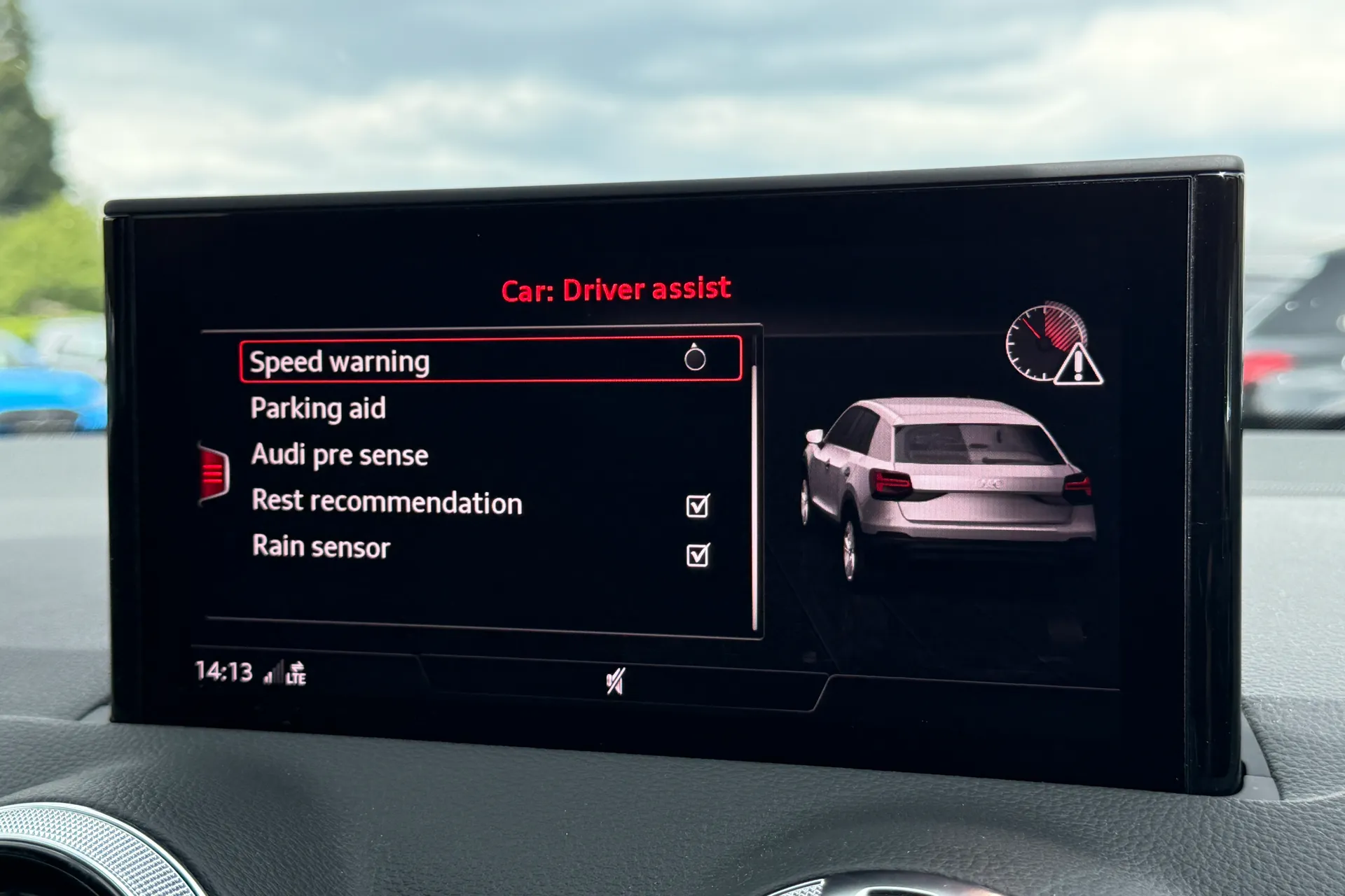 Audi Q2 thumbnail image number 9