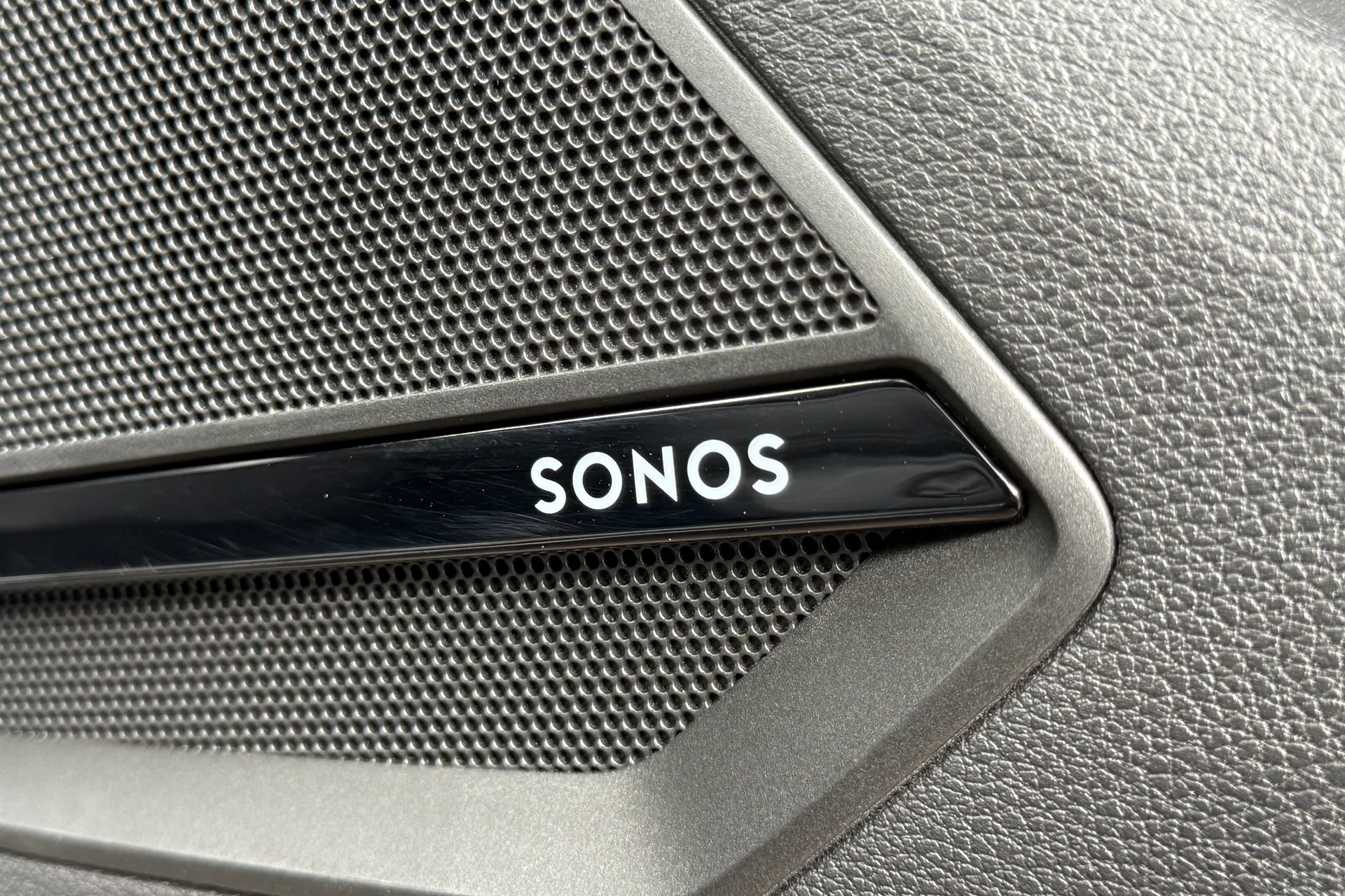 Audi Q2 thumbnail image number 14