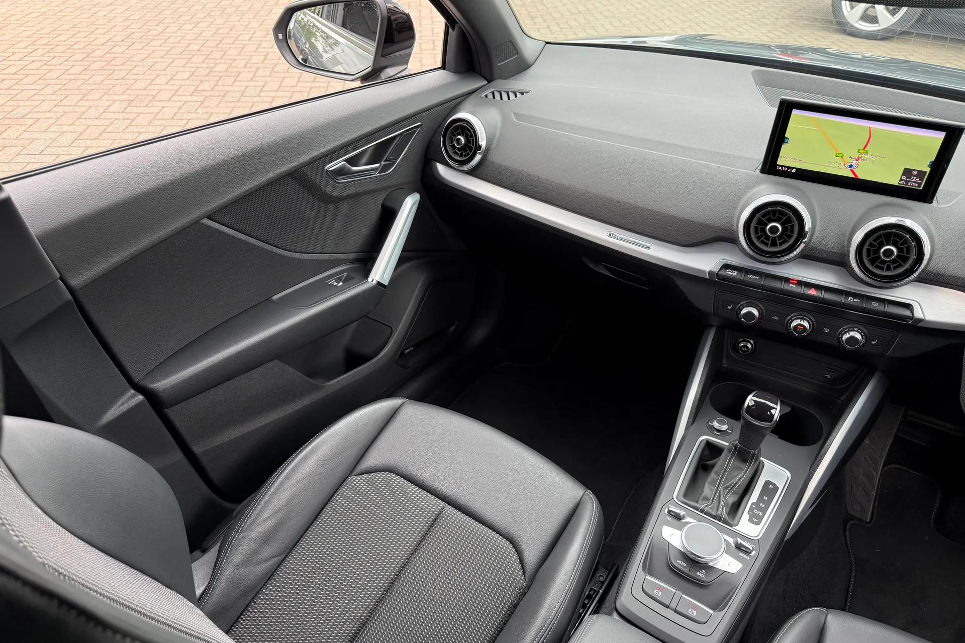 Audi Q2 thumbnail image number 36