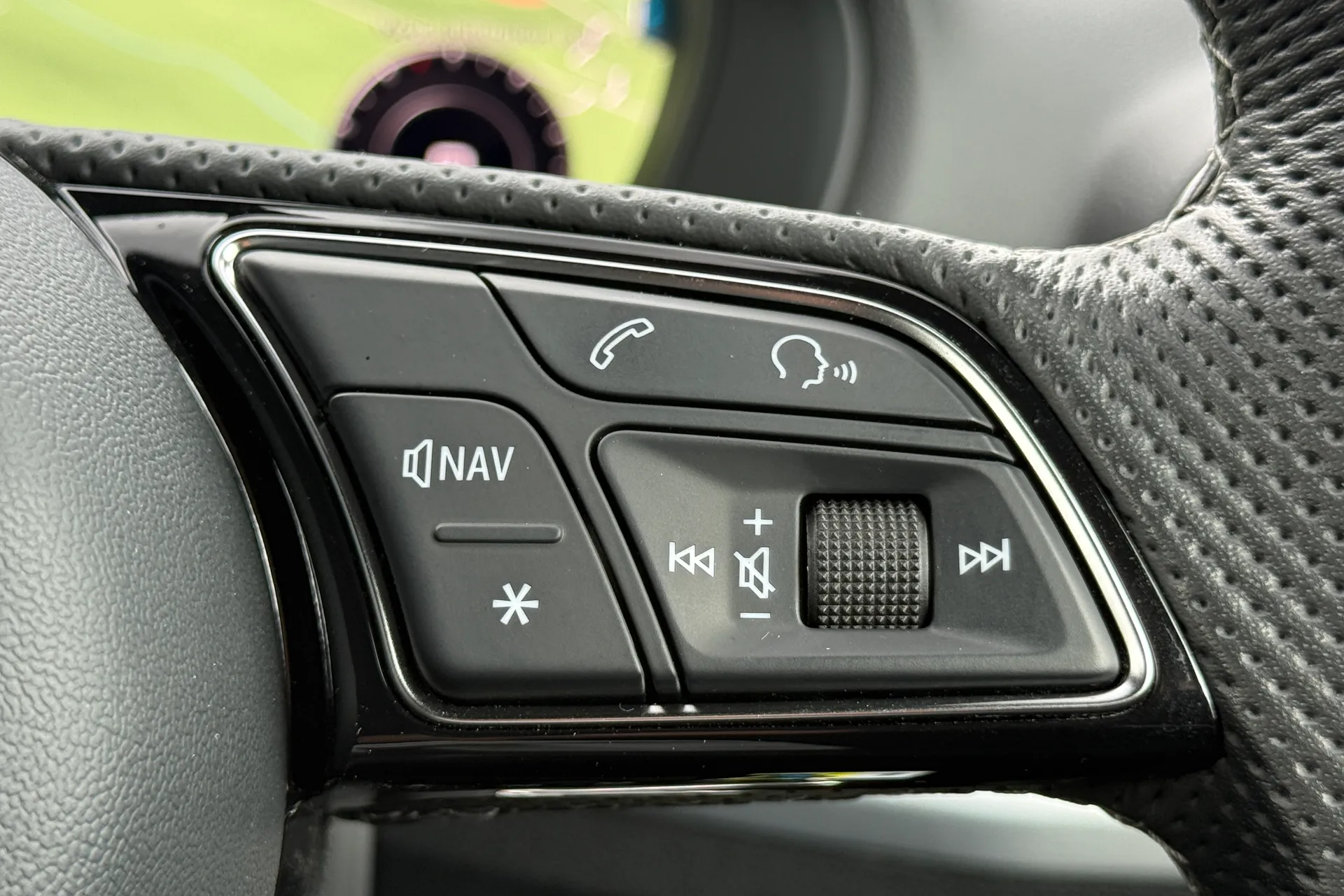 Audi Q2 thumbnail image number 19