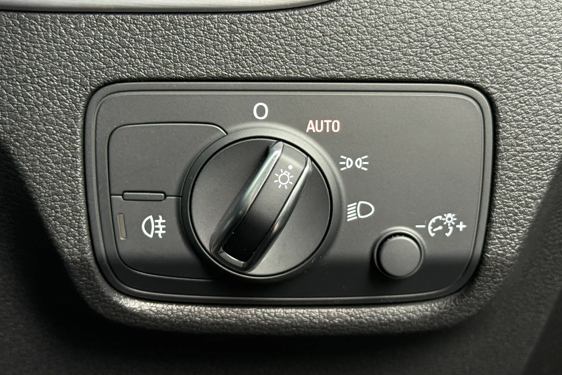 Audi Q2 thumbnail image number 20