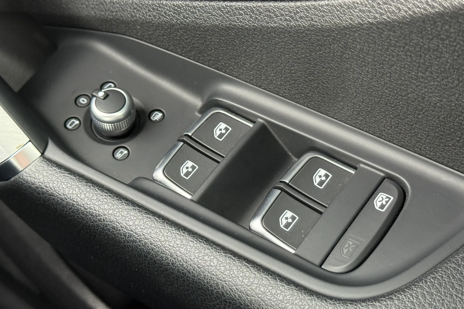 Audi Q2 thumbnail image number 16