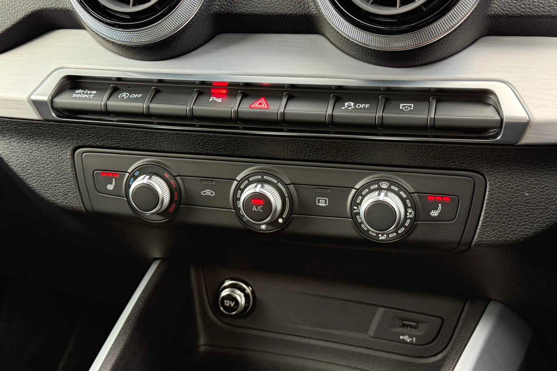 Audi Q2 thumbnail image number 13
