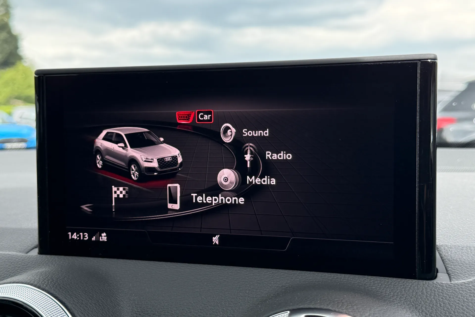 Audi Q2 thumbnail image number 11
