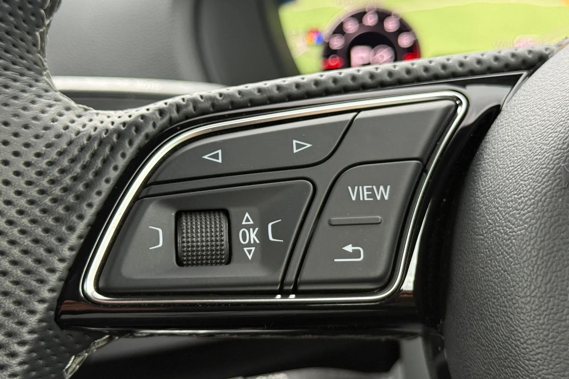 Audi Q2 thumbnail image number 18