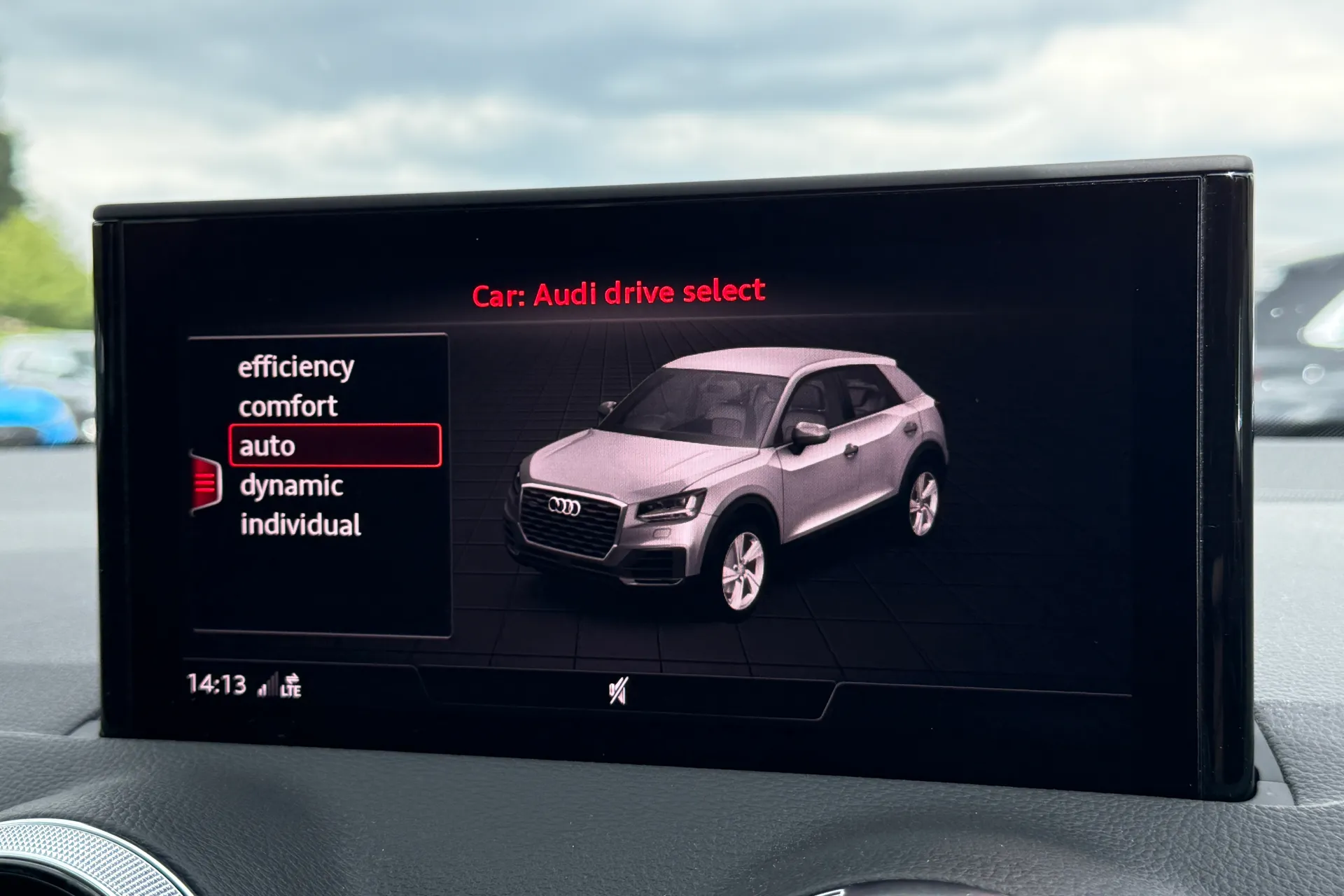 Audi Q2 thumbnail image number 8