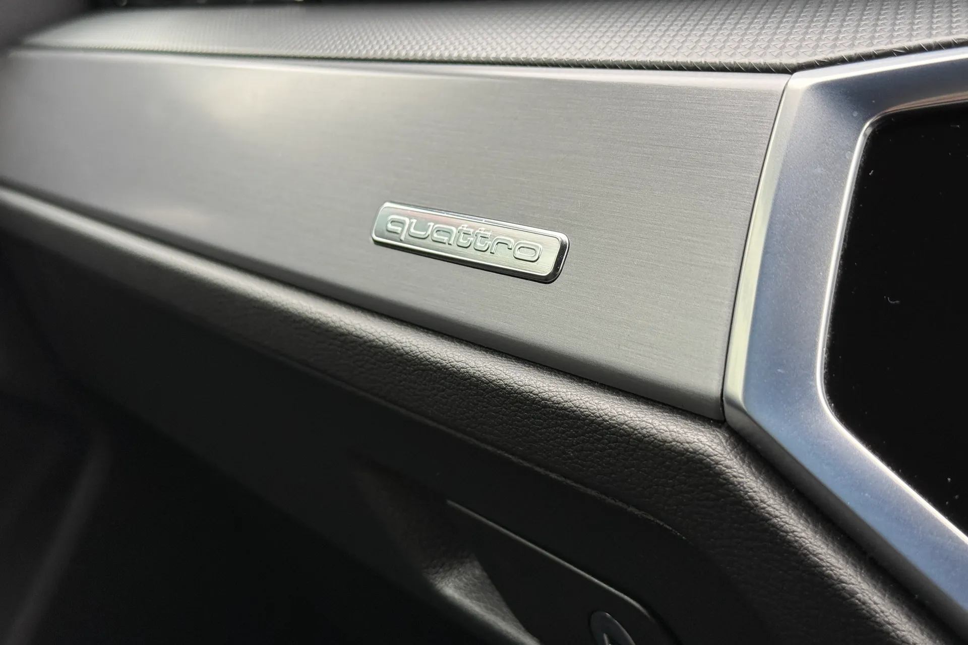 Audi Q3 thumbnail image number 24