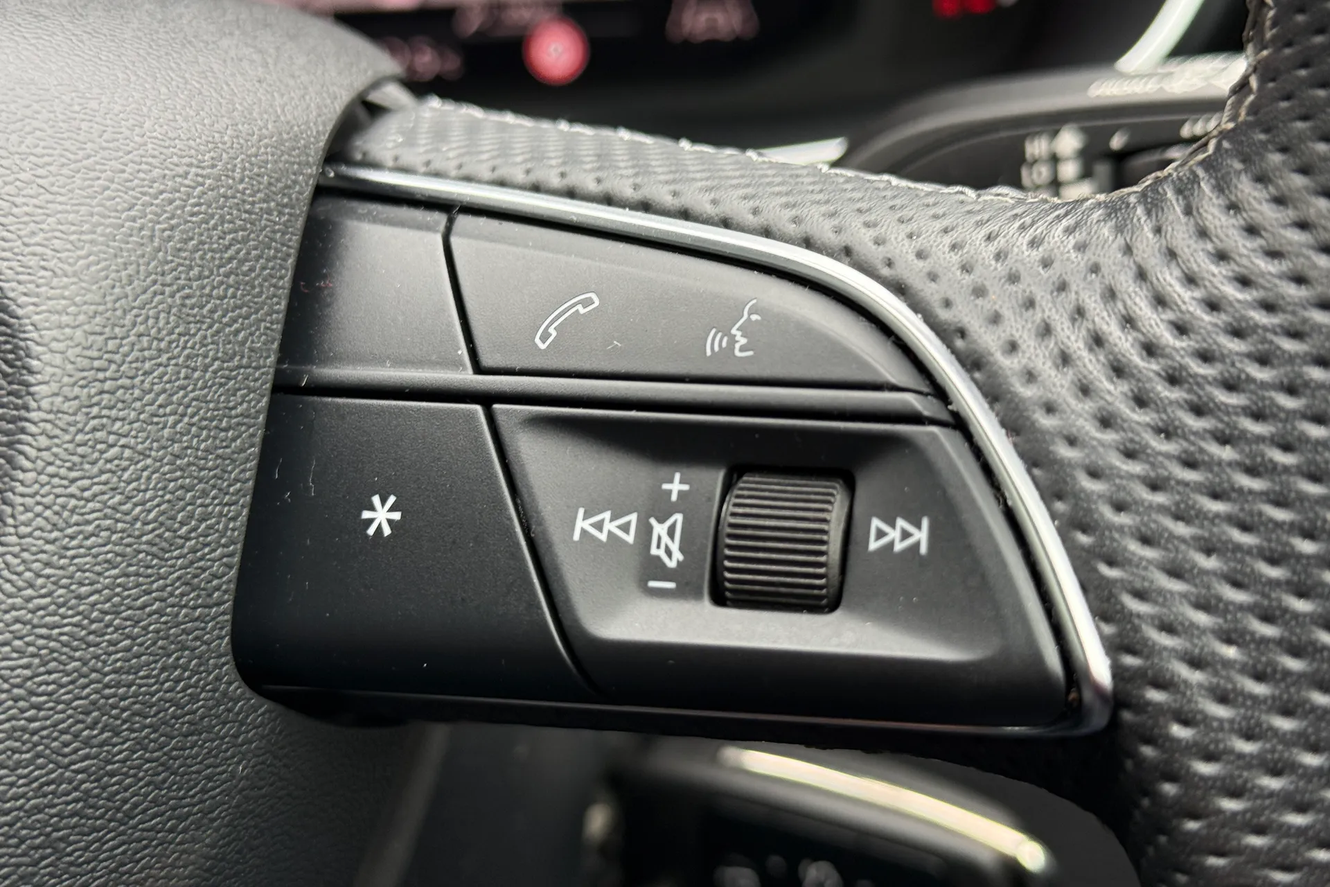 Audi Q3 thumbnail image number 14