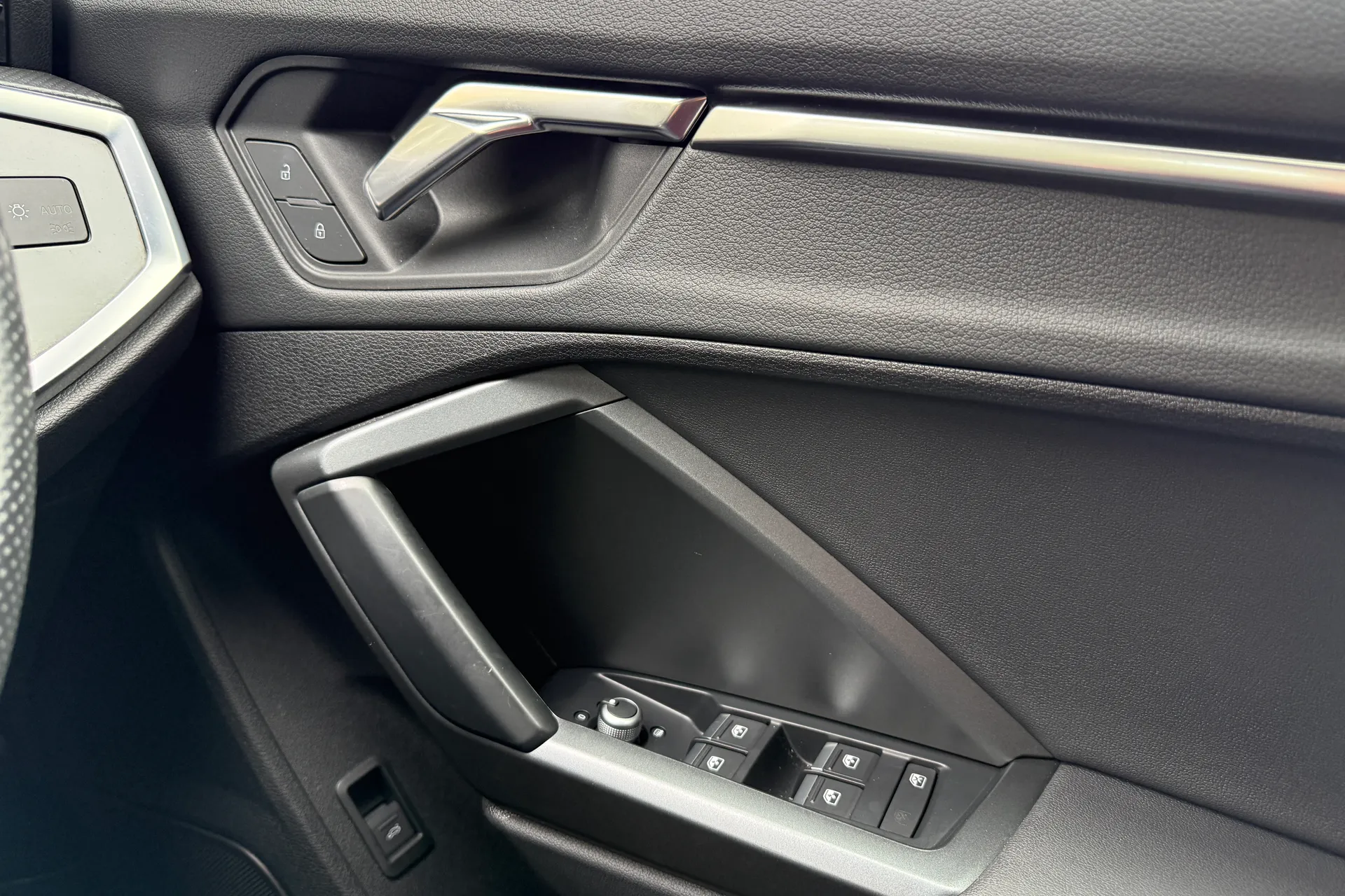 Audi Q3 thumbnail image number 23