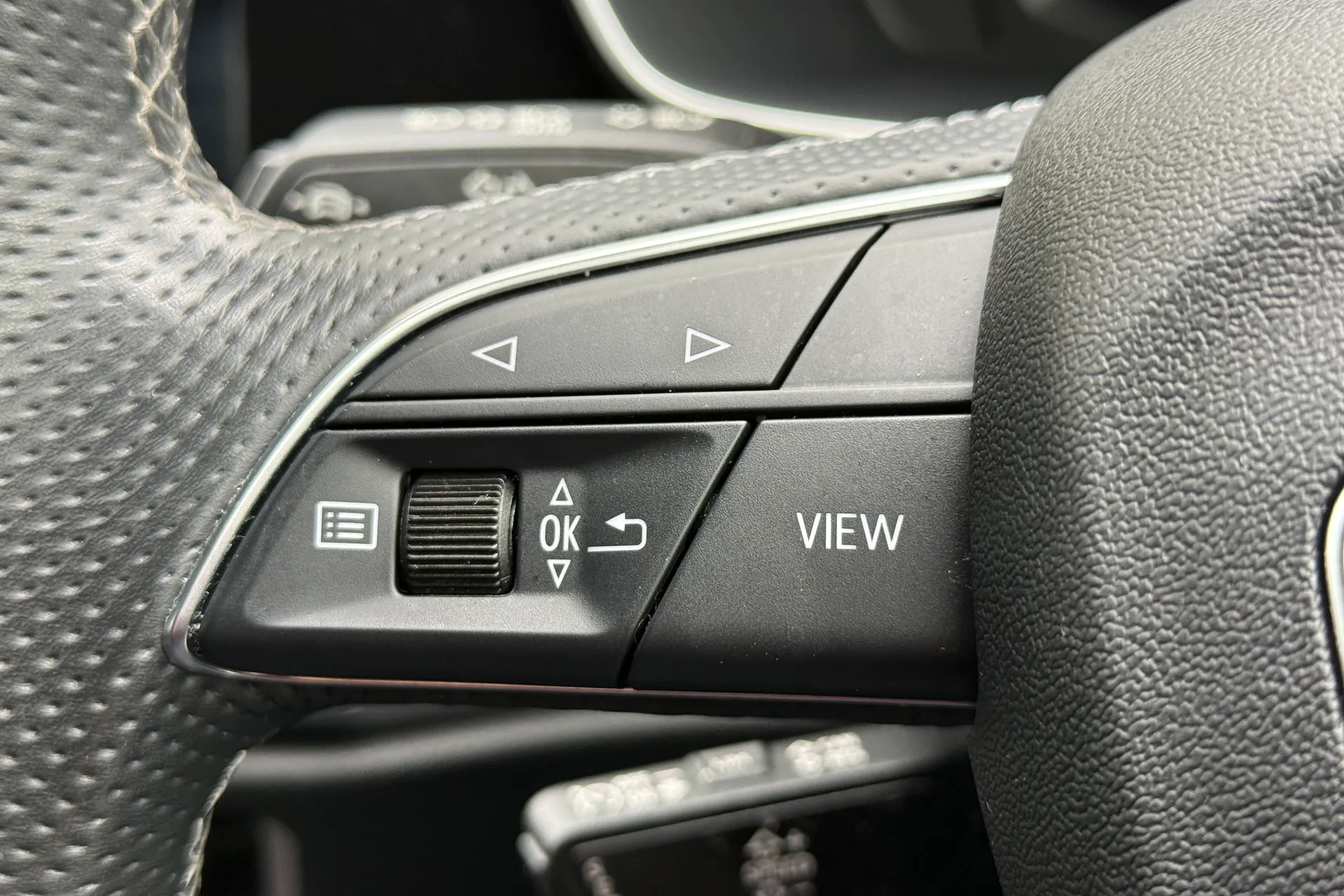 Audi Q3 thumbnail image number 13