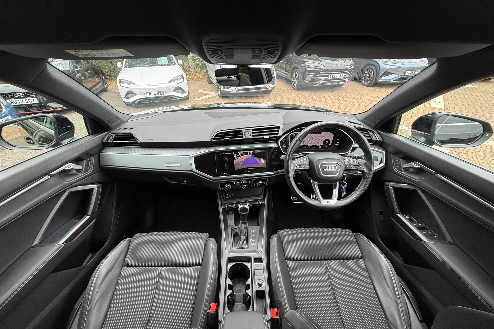 Audi Q3 thumbnail image number 39