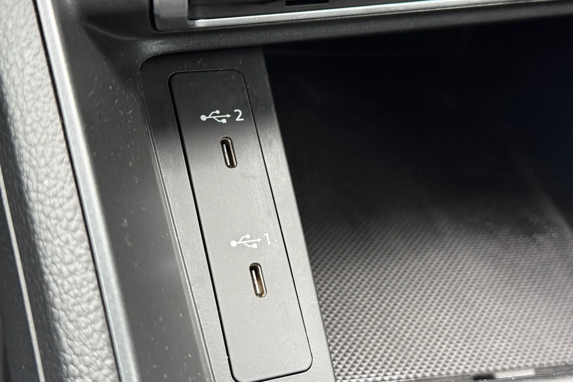 Audi Q3 thumbnail image number 18