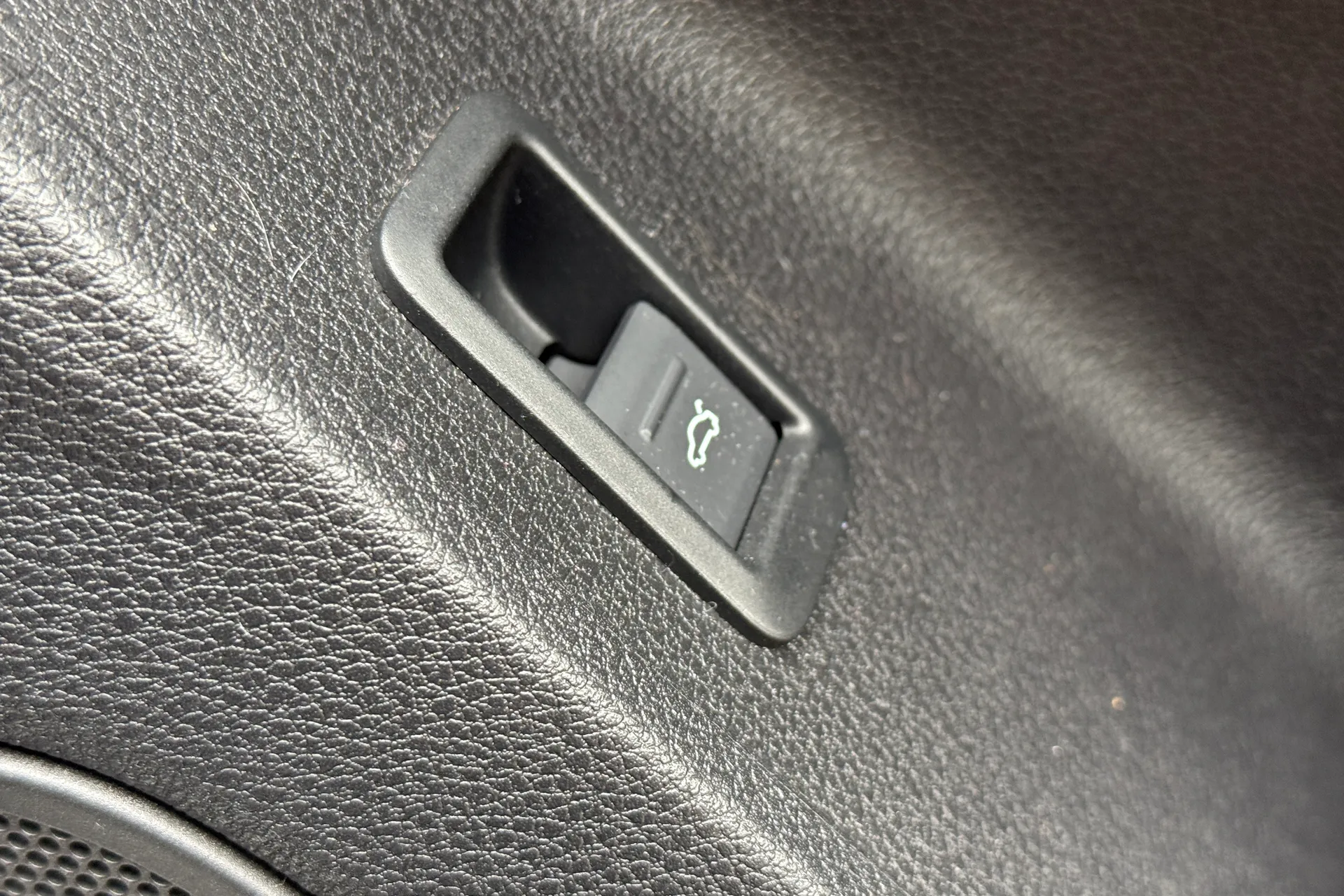 Audi Q3 thumbnail image number 30