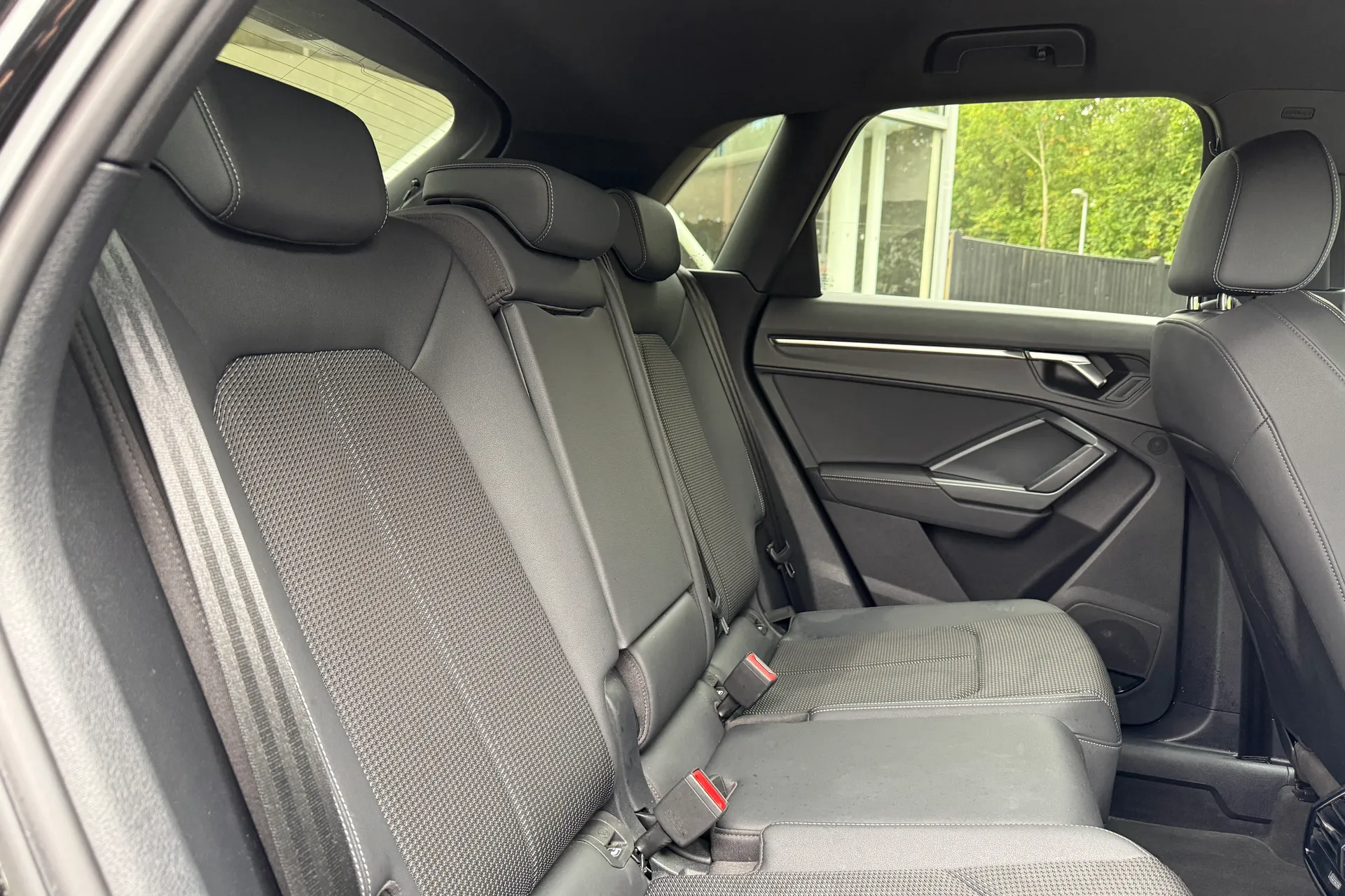 Audi Q3 thumbnail image number 36