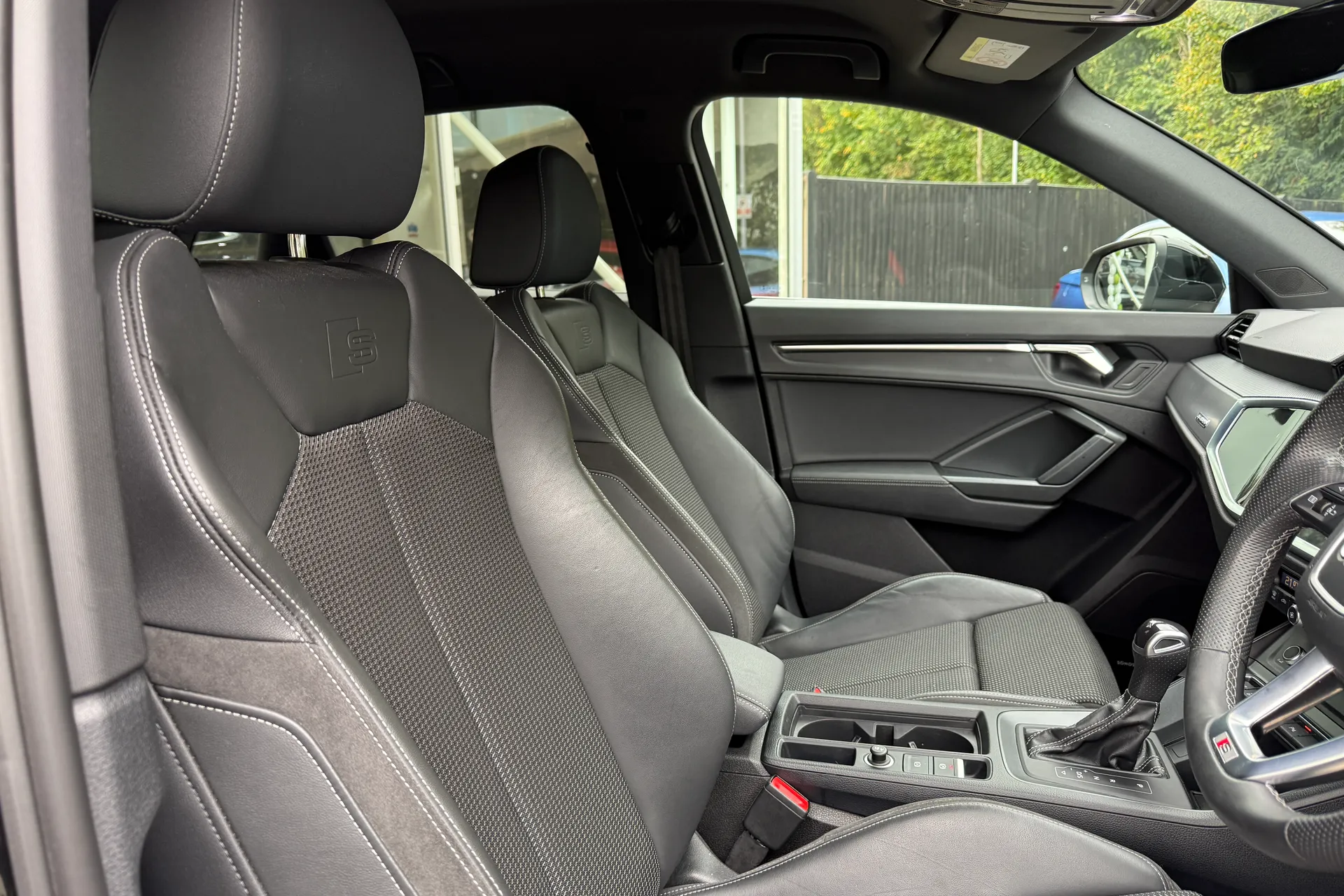 Audi Q3 thumbnail image number 32