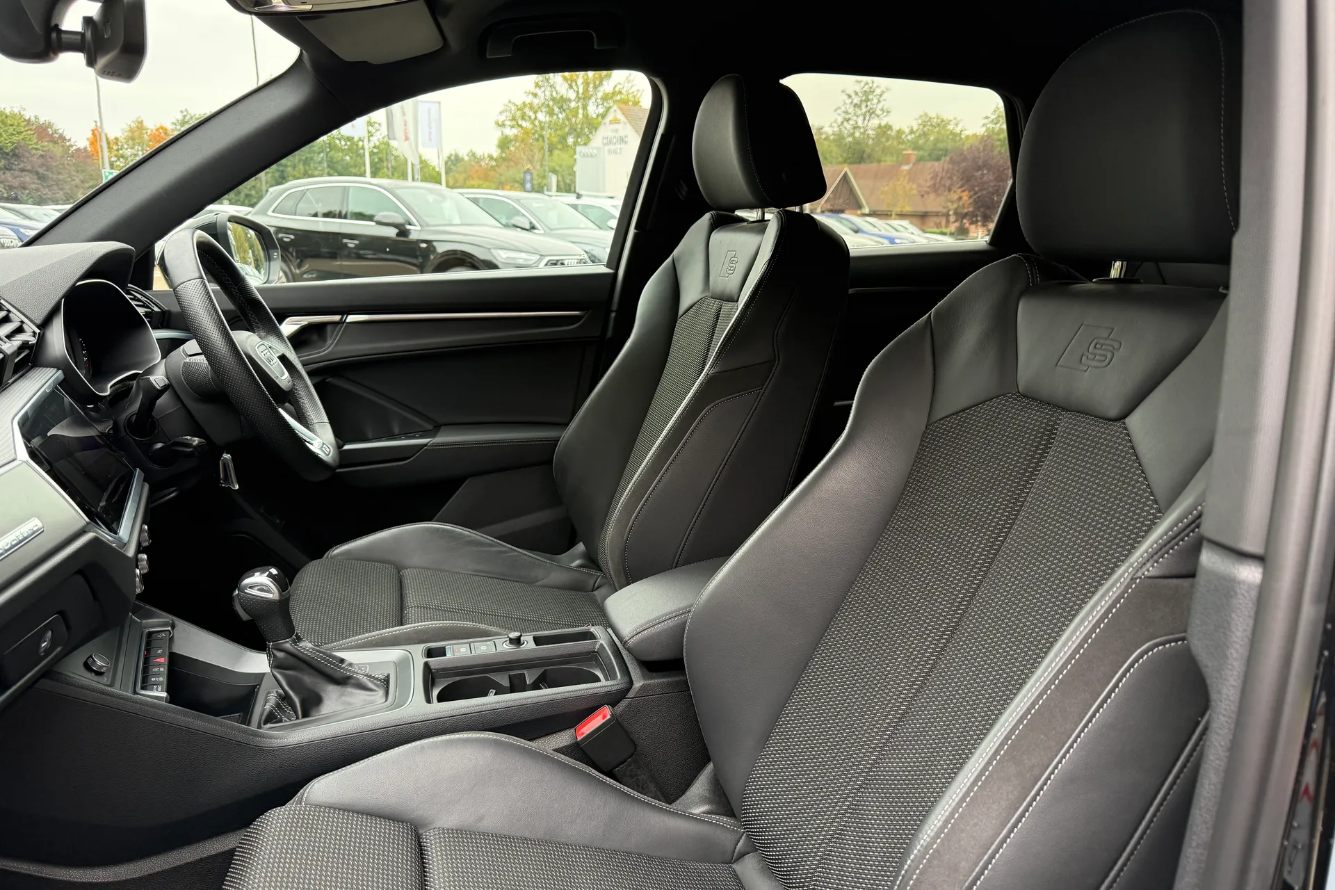 Audi Q3 thumbnail image number 58