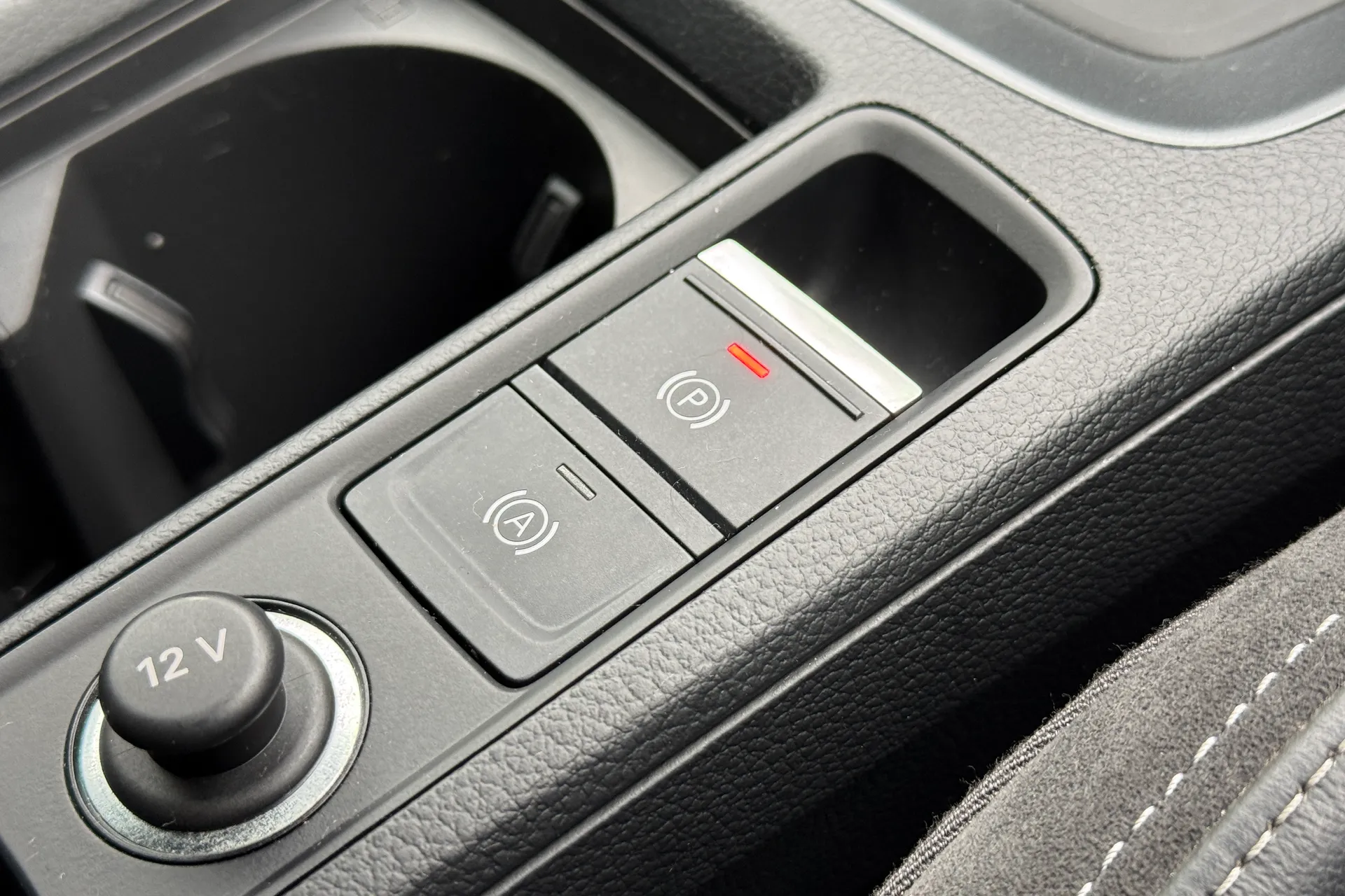 Audi Q3 thumbnail image number 17