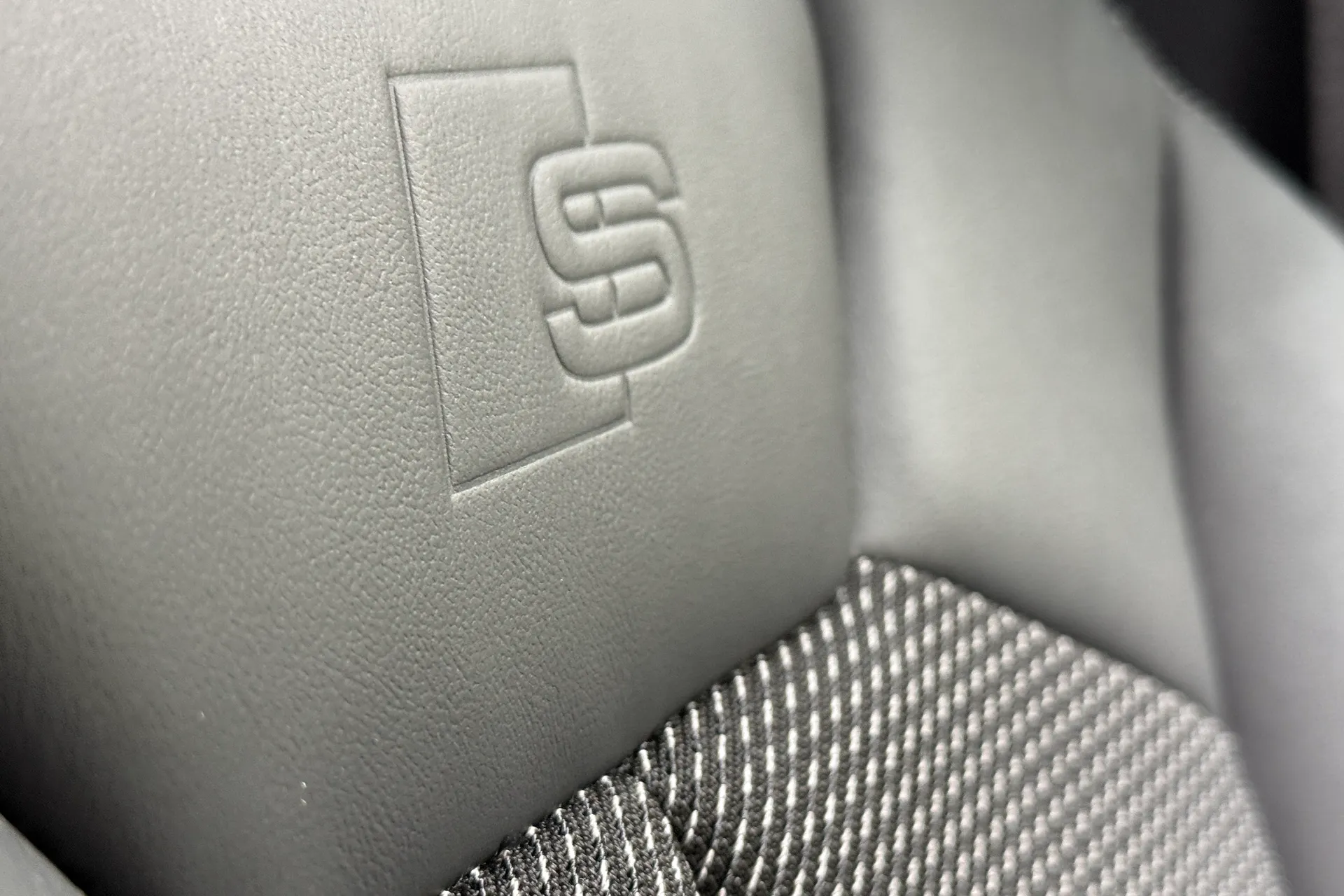 Audi Q3 thumbnail image number 28