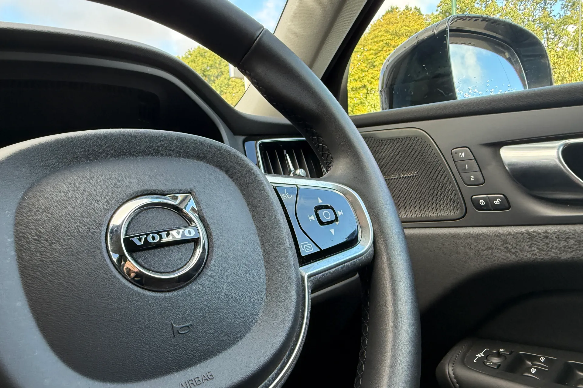 Volvo XC60 thumbnail image number 36