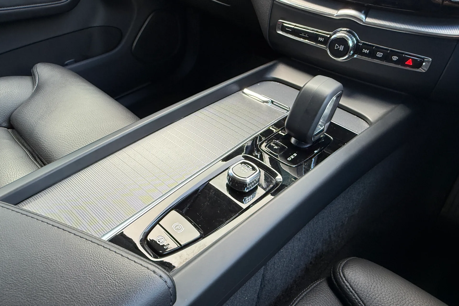 Volvo XC60 thumbnail image number 42