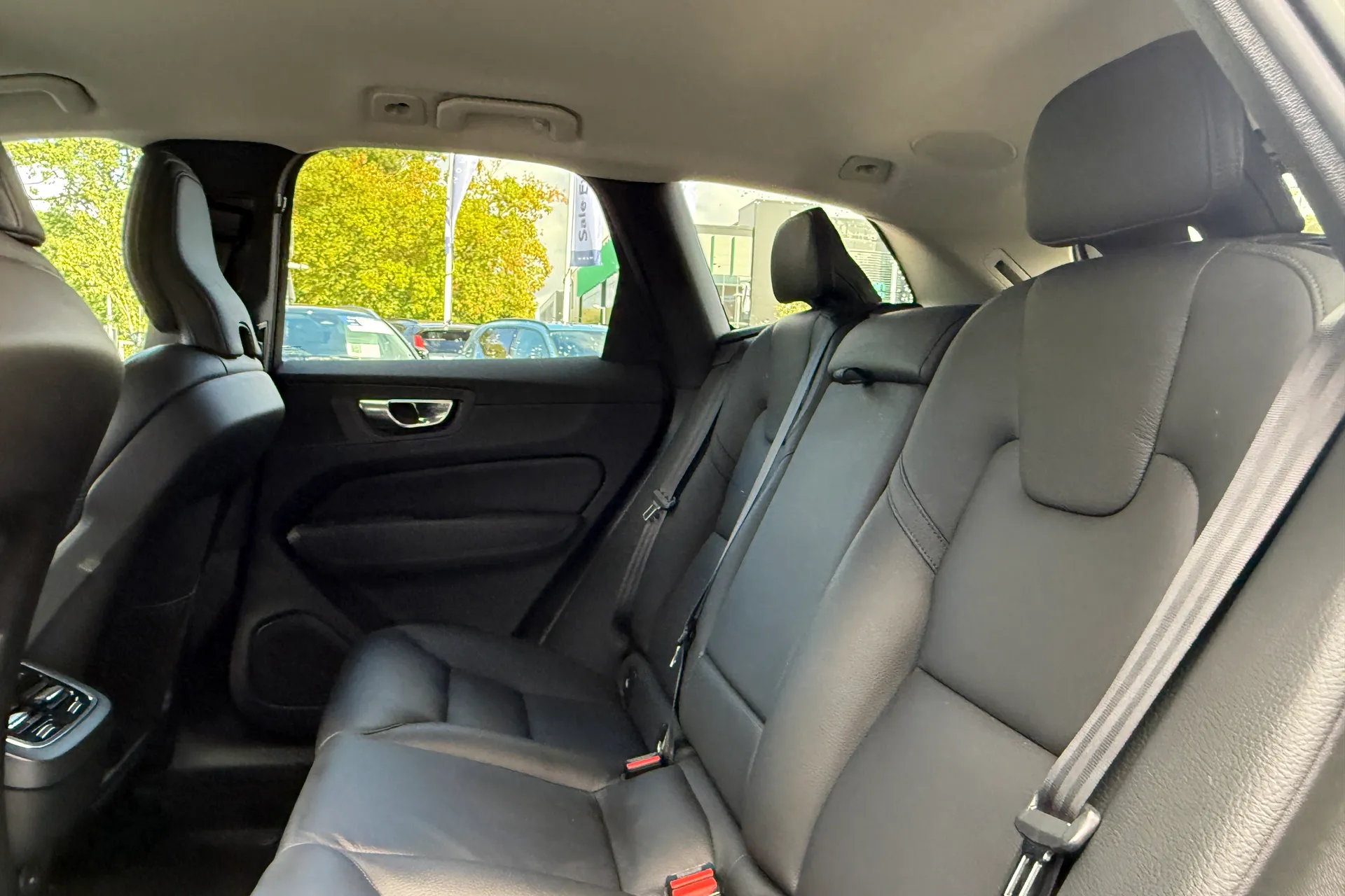 Volvo XC60 thumbnail image number 30