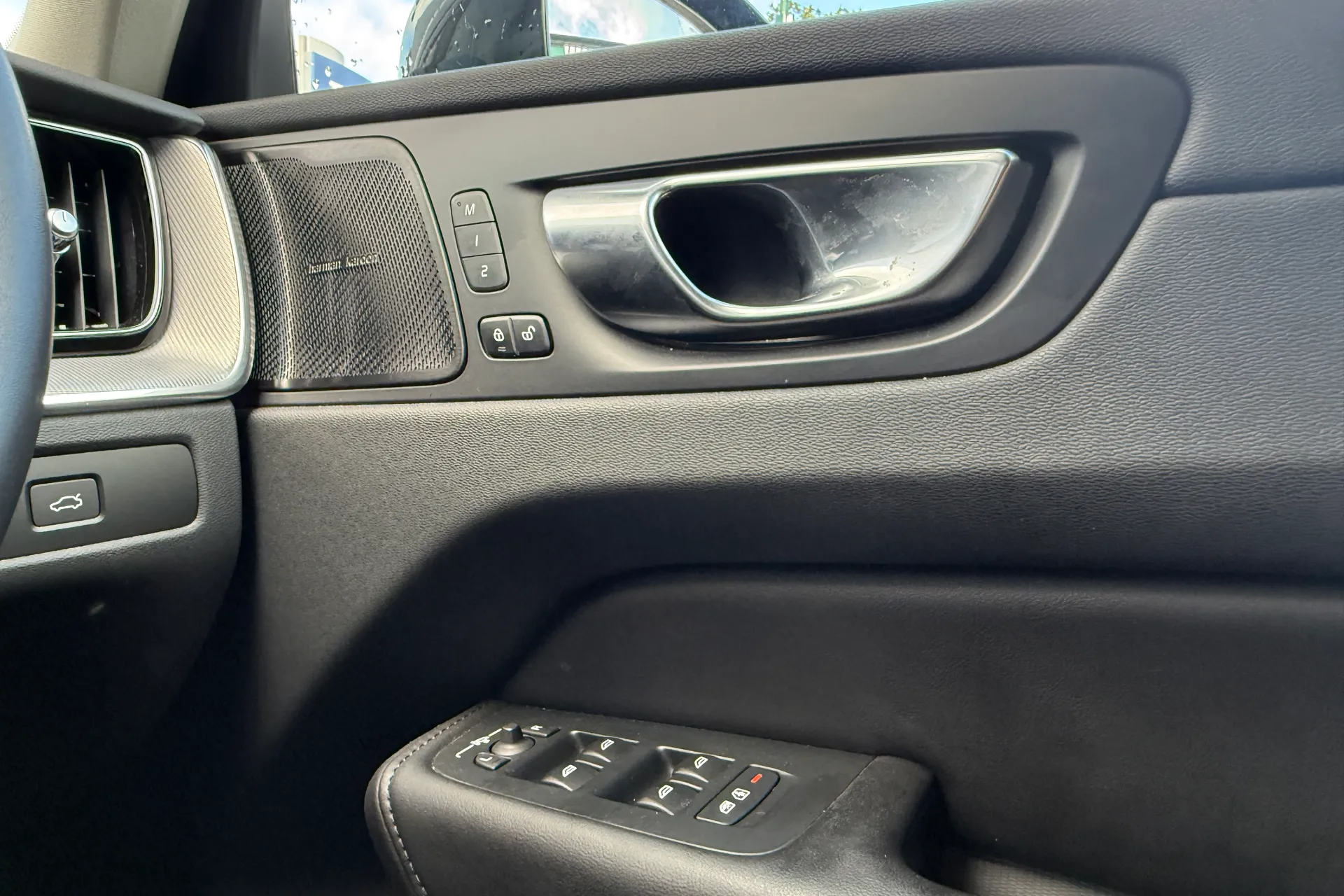 Volvo XC60 thumbnail image number 41