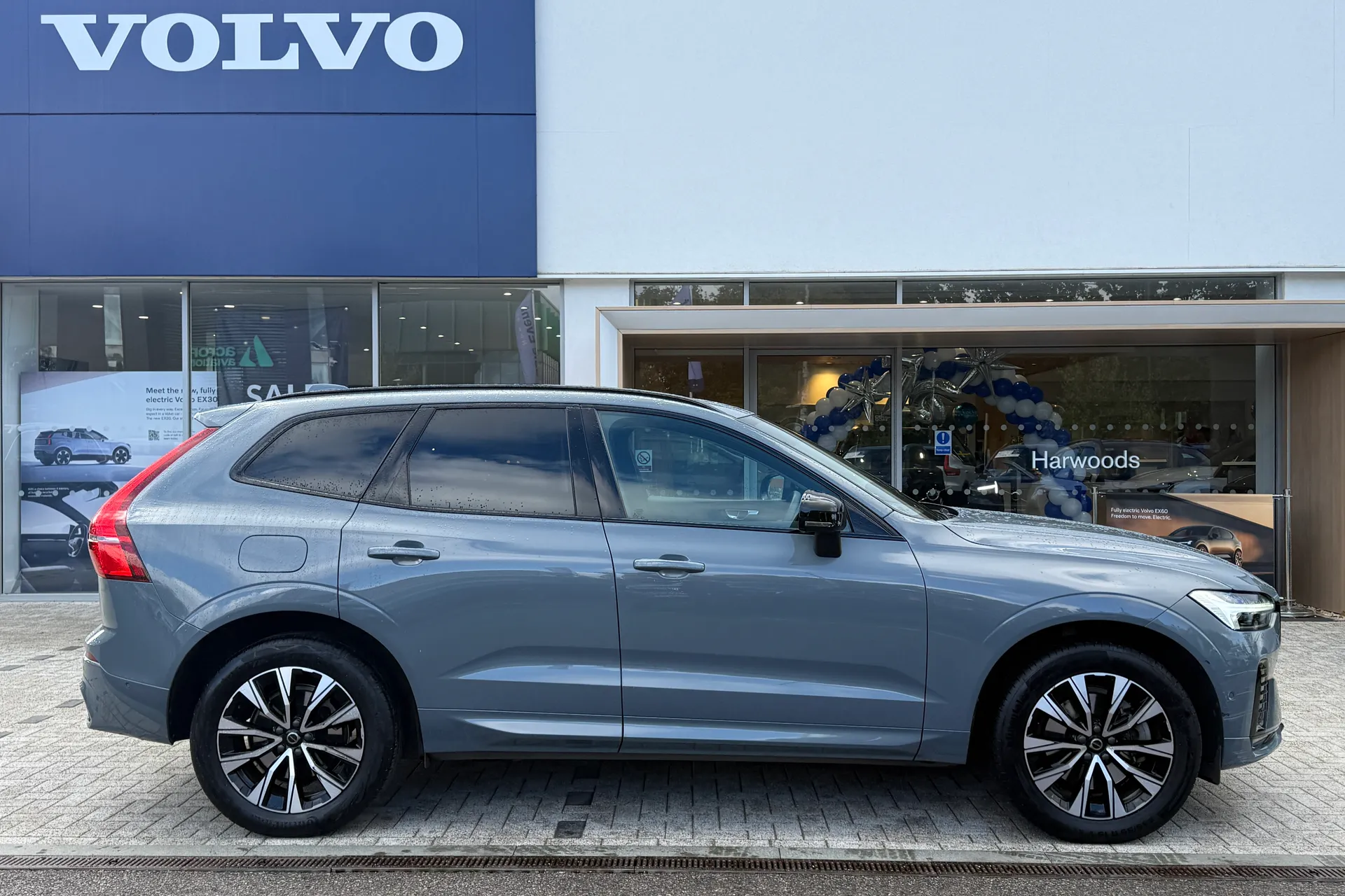 Volvo XC60 thumbnail image number 2