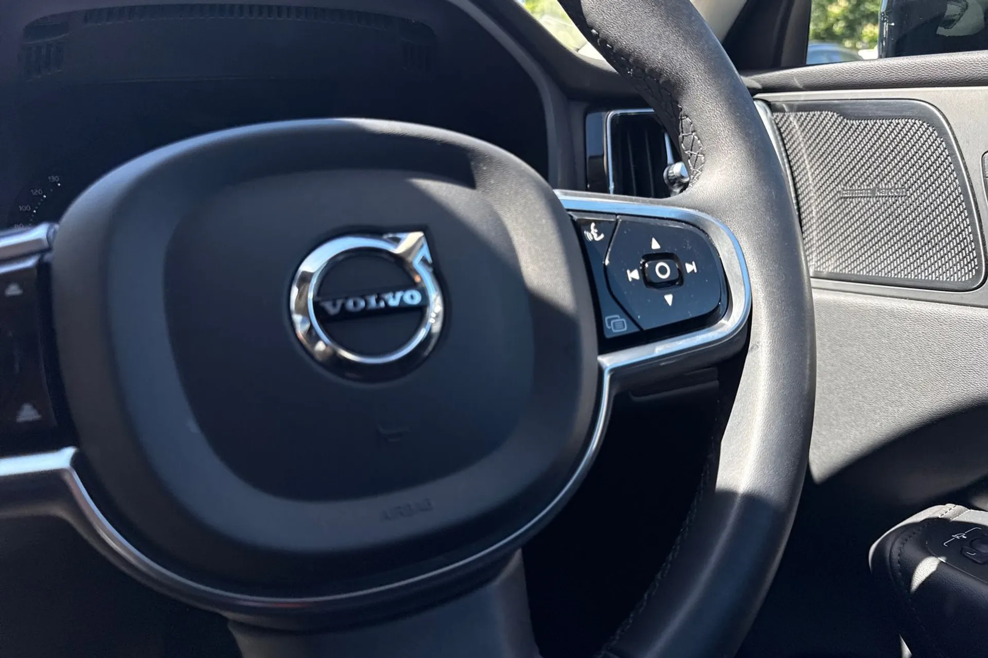 Volvo XC60 thumbnail image number 38
