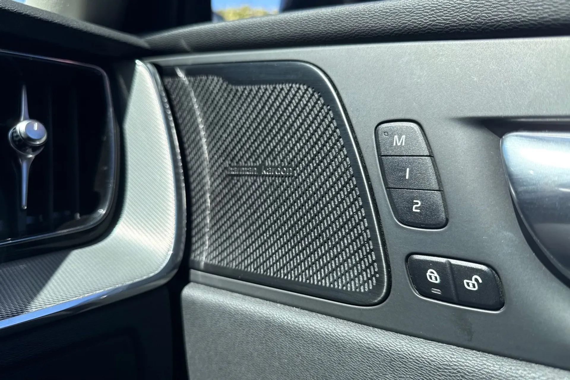 Volvo XC60 thumbnail image number 44