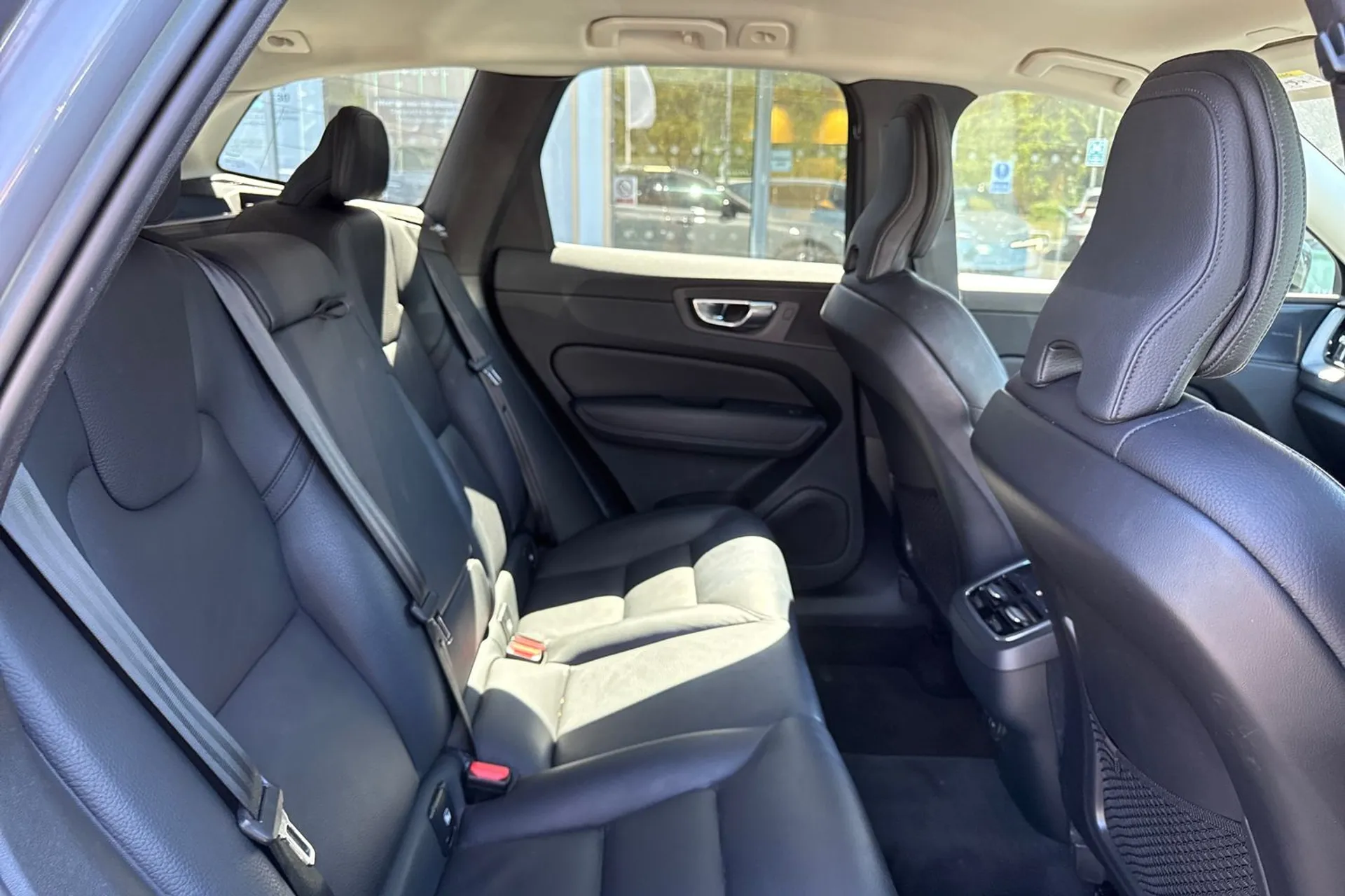Volvo XC60 thumbnail image number 23