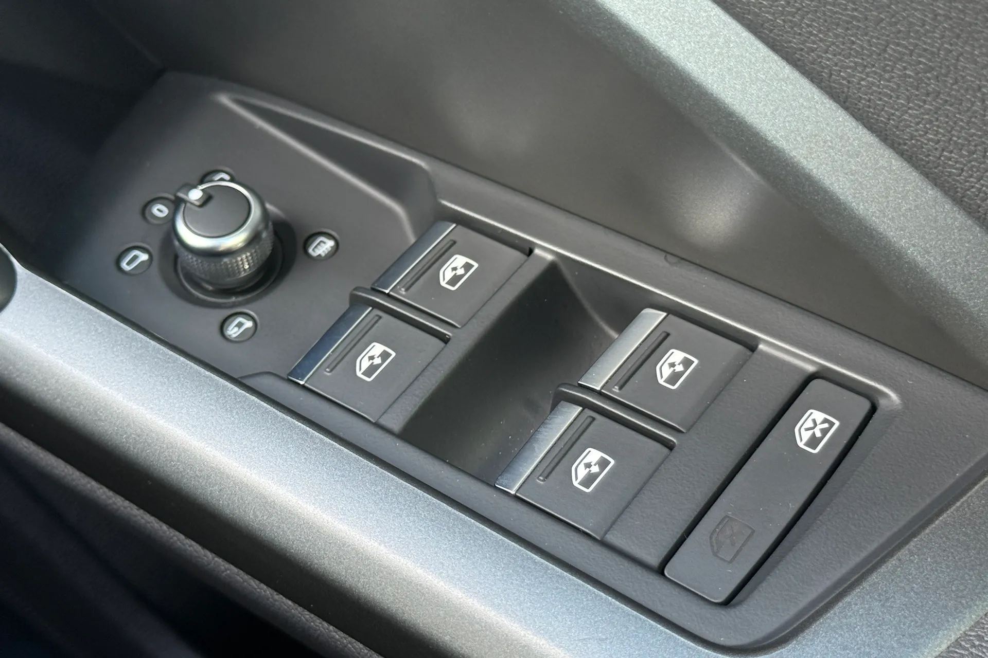 Audi Q3 S LINE 40 TFSI QUATTRO thumbnail image number 18