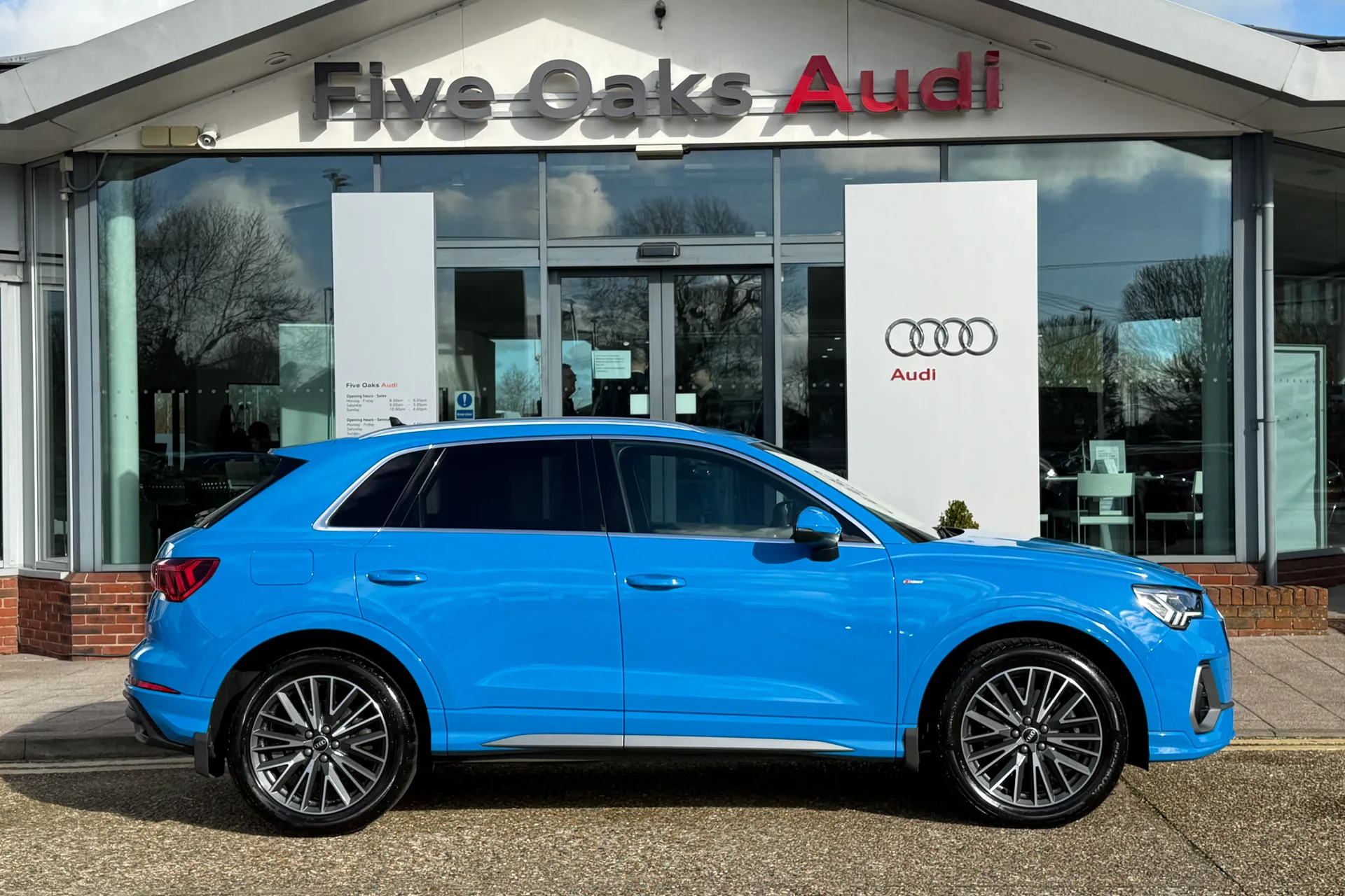 Audi Q3 S LINE 40 TFSI QUATTRO thumbnail image number 2