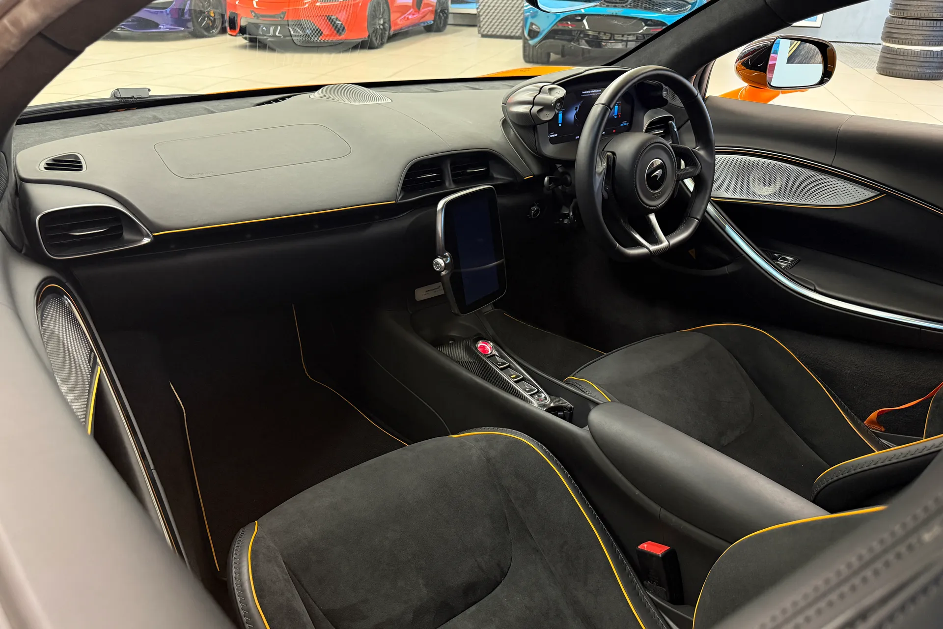 McLaren ARTURA thumbnail image number 30