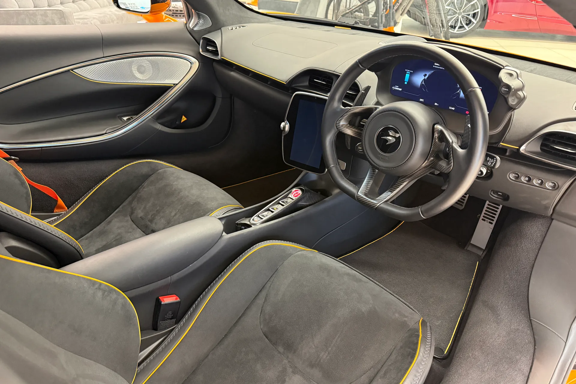 McLaren ARTURA thumbnail image number 3