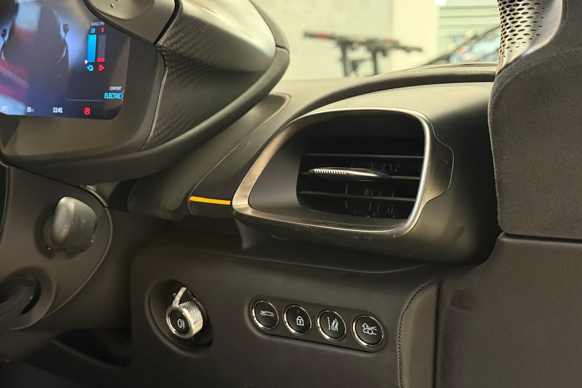 McLaren ARTURA thumbnail image number 12