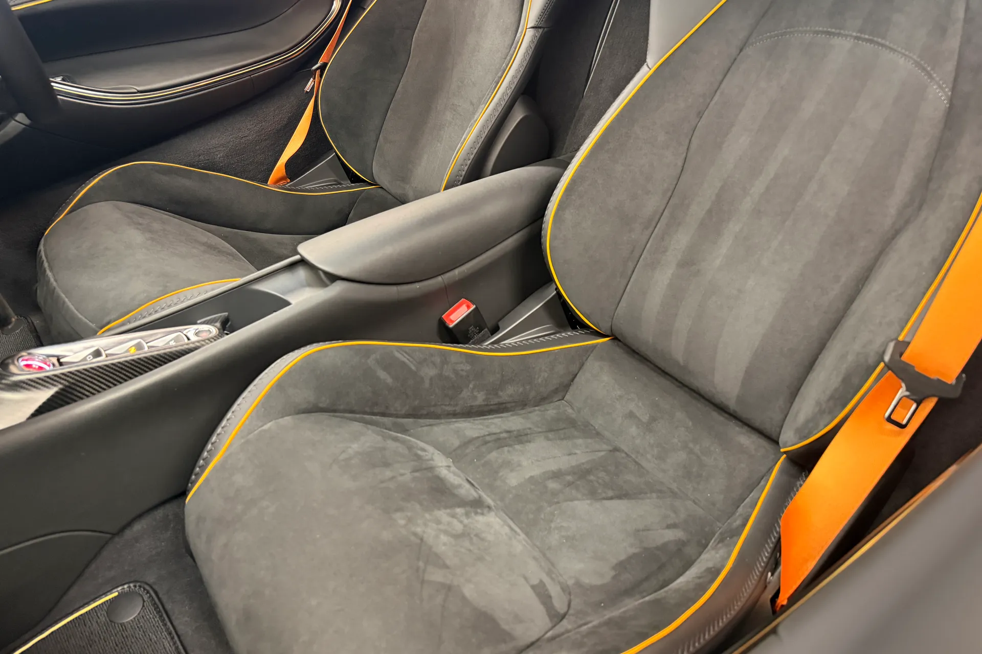 McLaren ARTURA thumbnail image number 31