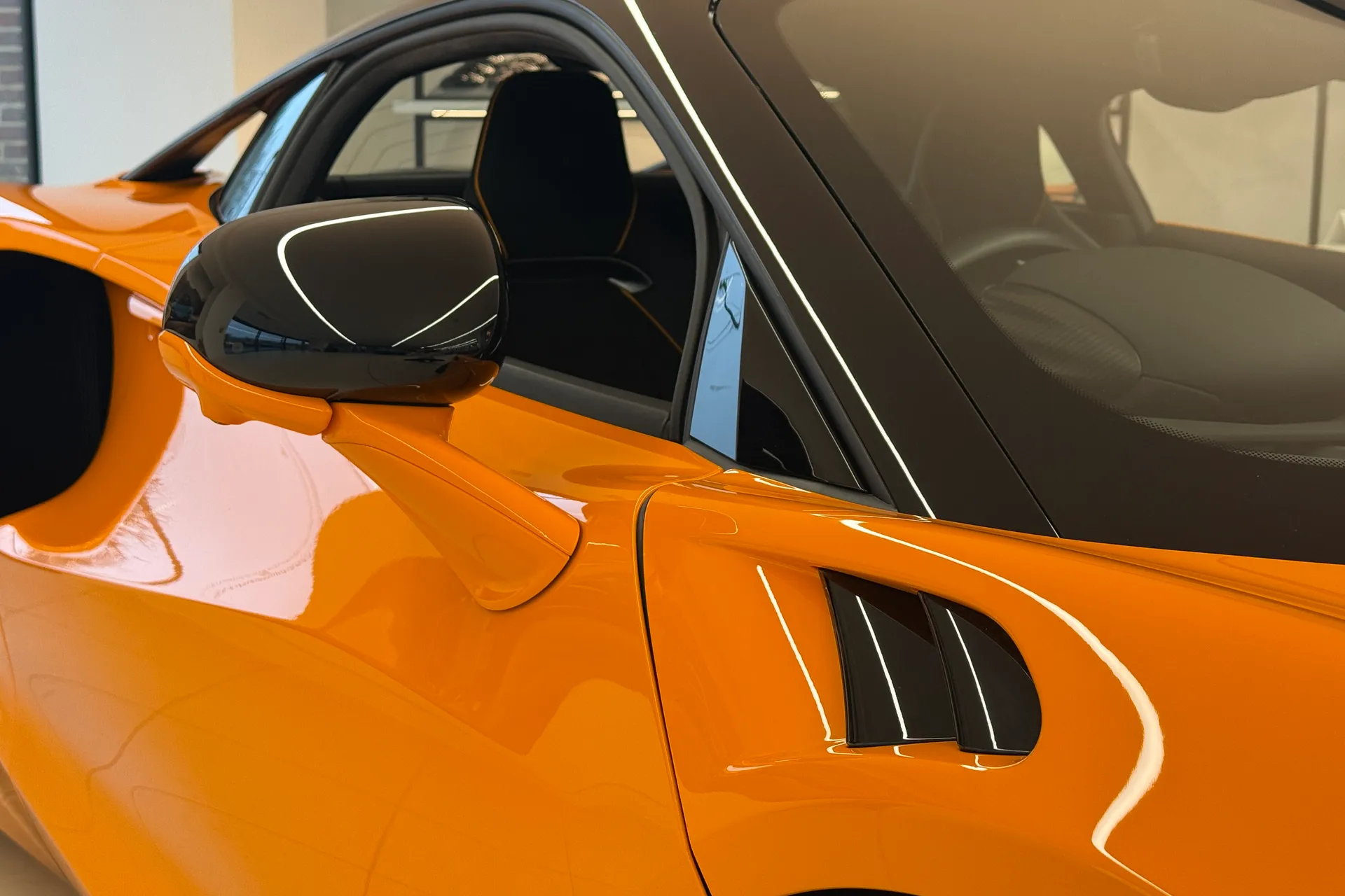 McLaren ARTURA thumbnail image number 9